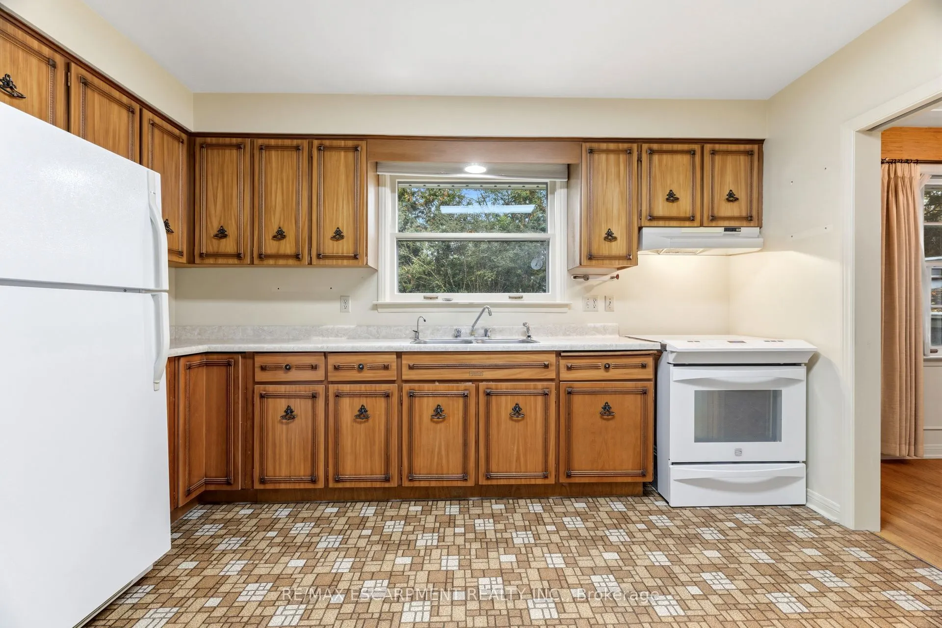 99 Runnymede Crescent
