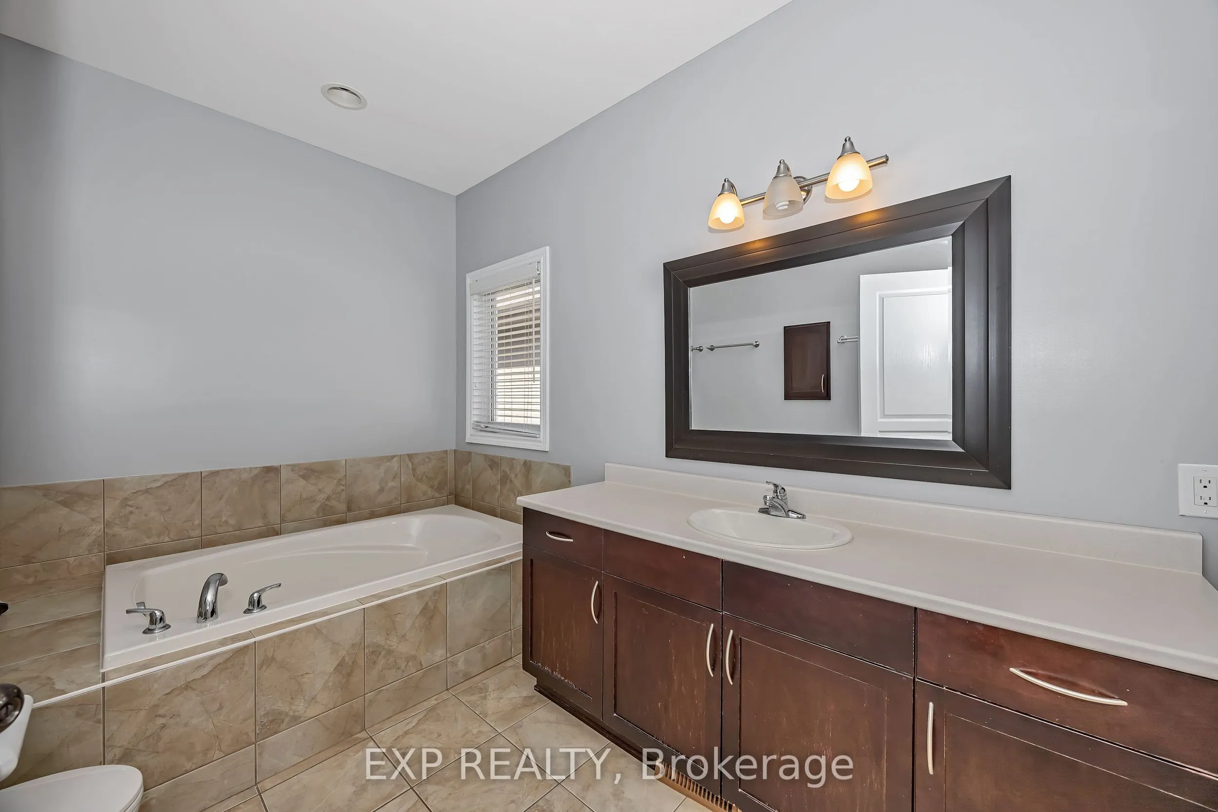 778 Bowercrest Crescent