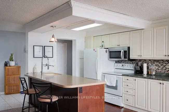 363 Colborne Street #905