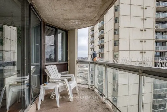 363 Colborne Street #905