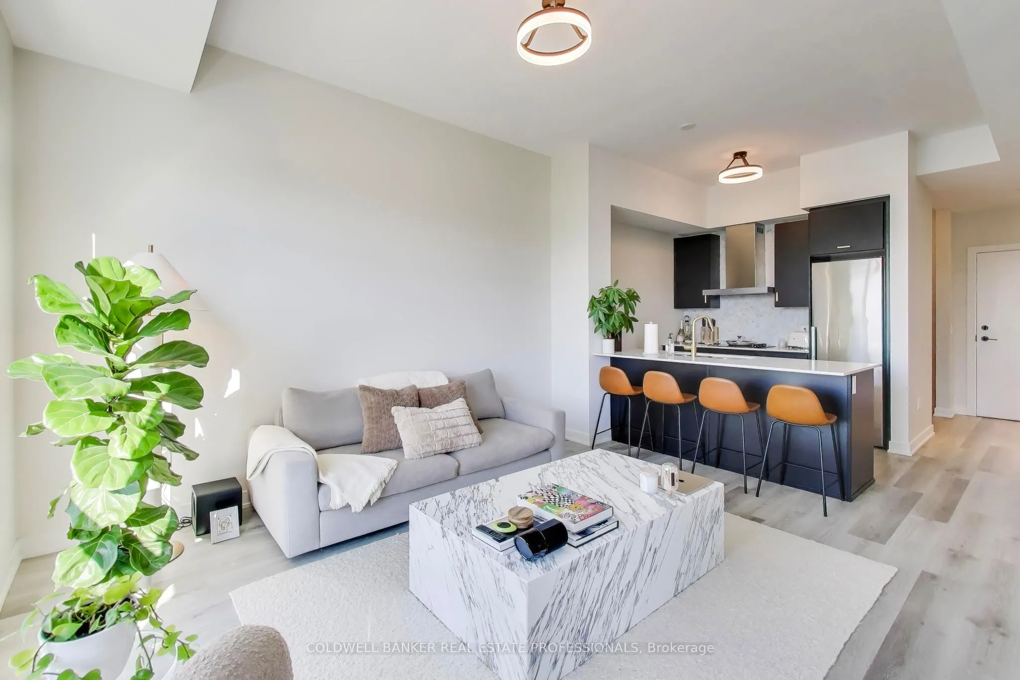 600 North Service Road #602