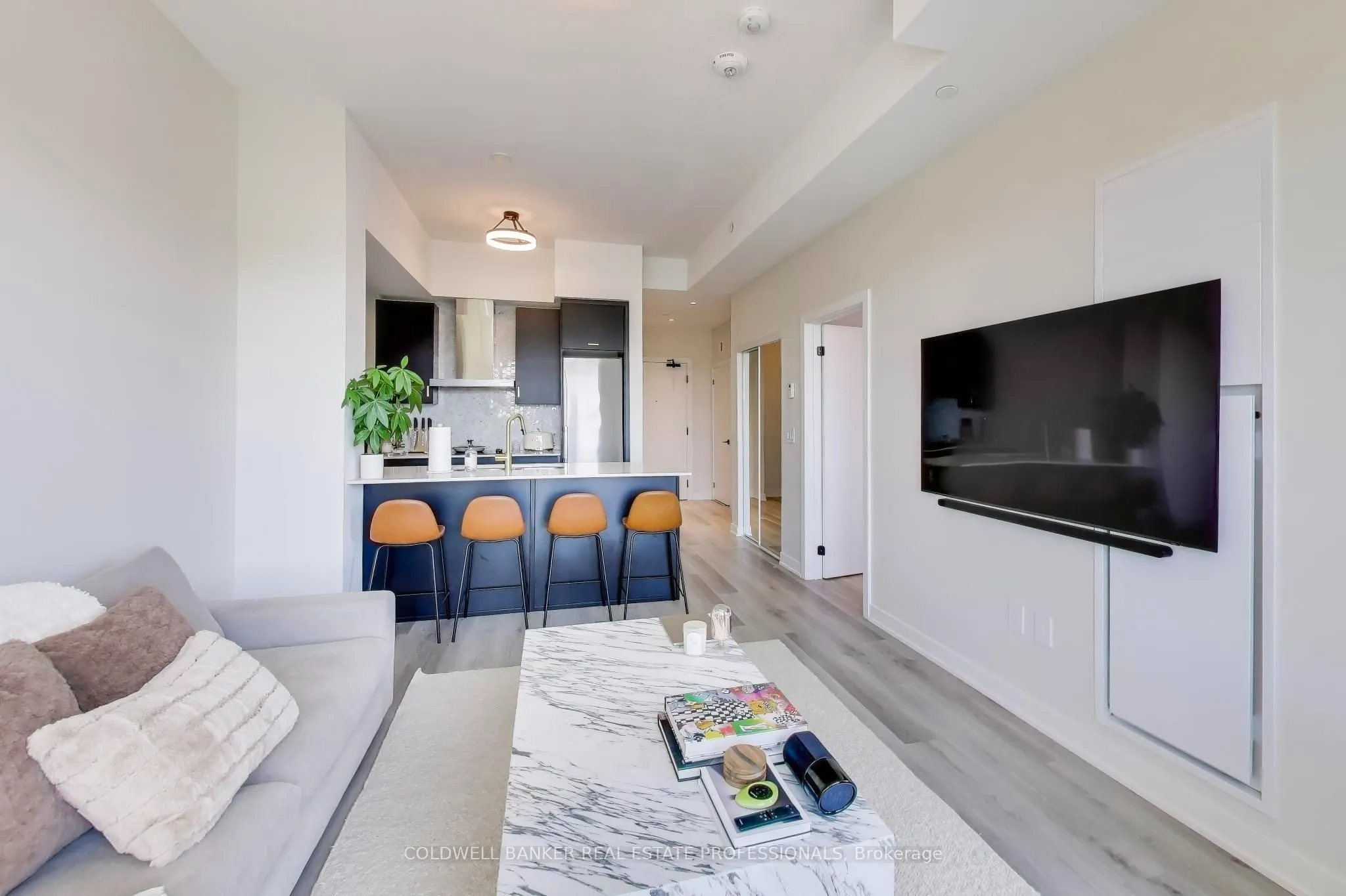 600 North Service Road #602