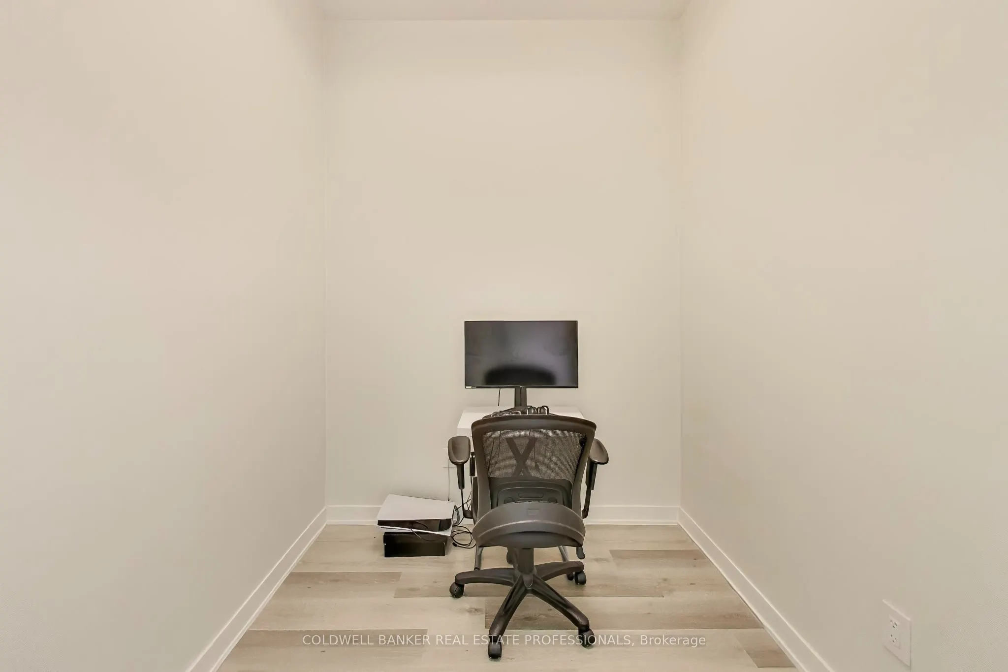 600 North Service Road #602