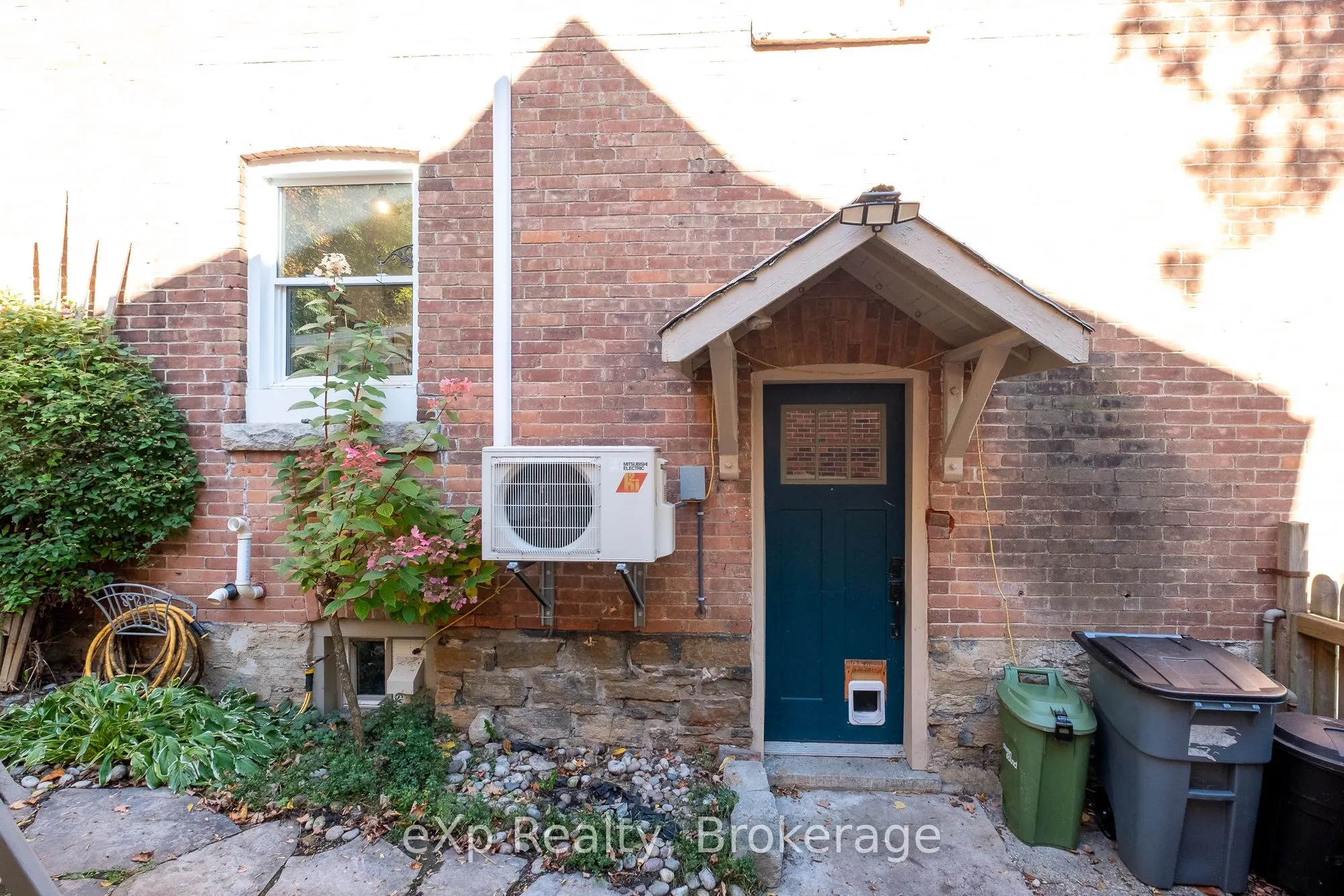 1090 4th Avenue A W