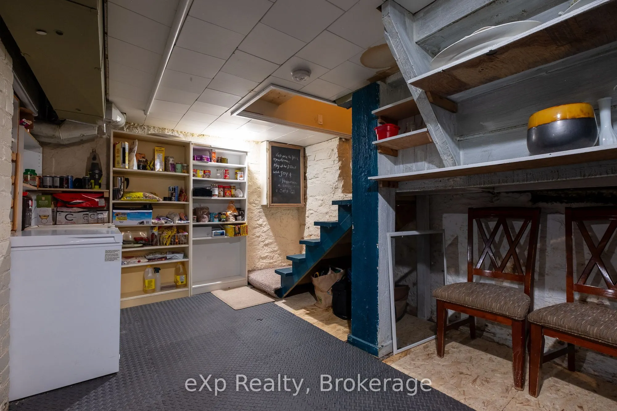 1090 4th Avenue A W