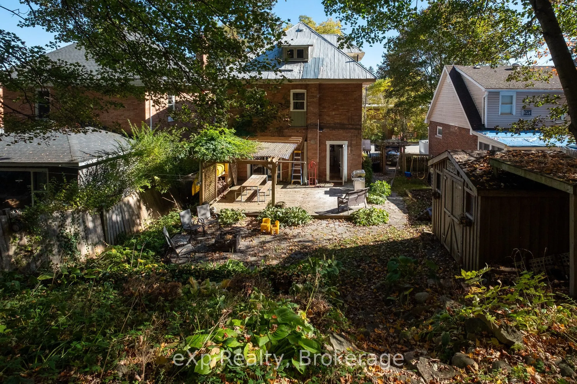 1090 4th Avenue A W