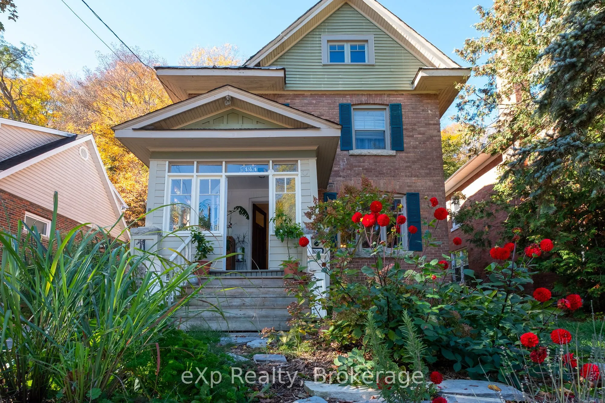 1090 4th Avenue A W