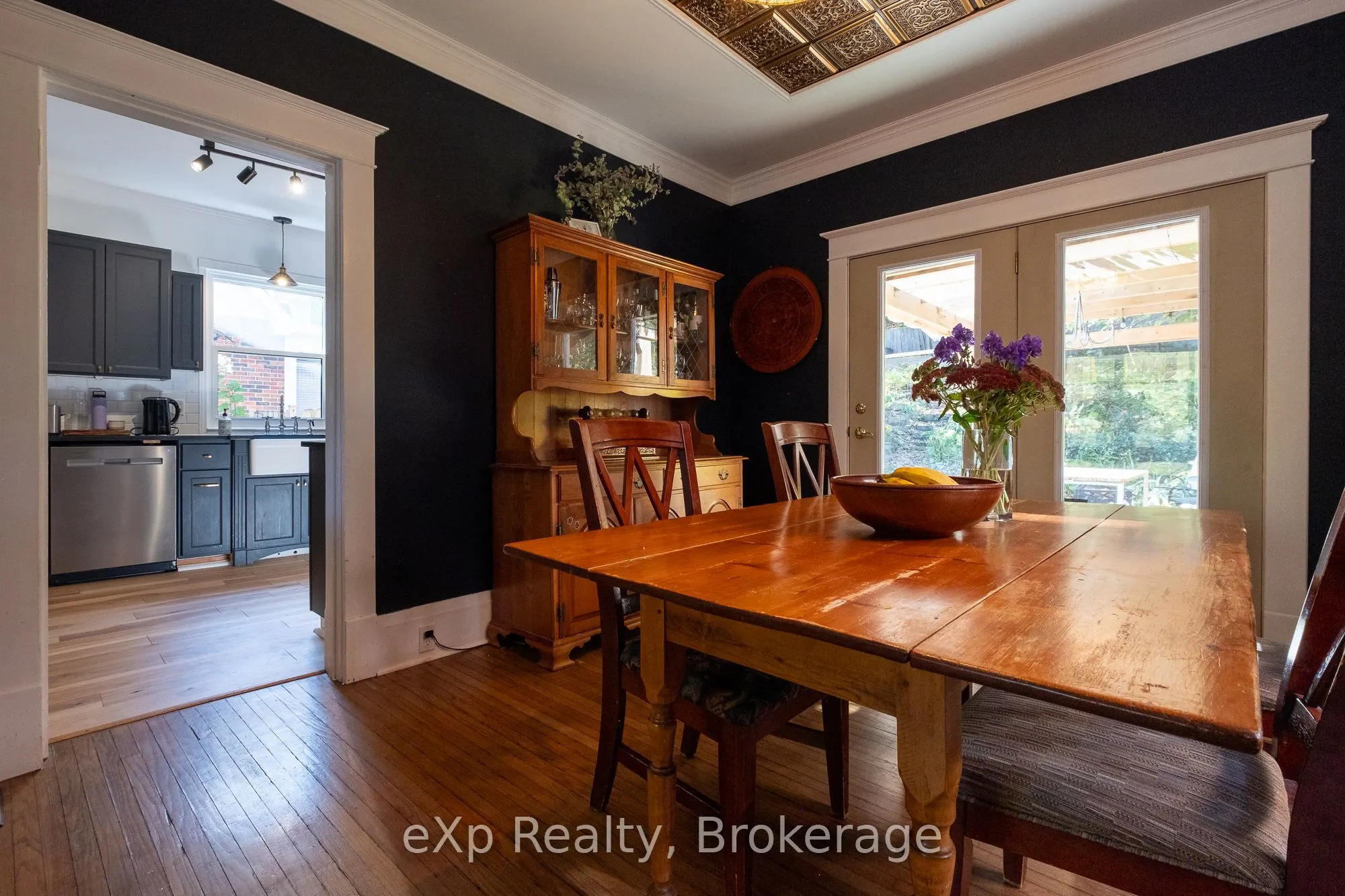 1090 4th Avenue A W