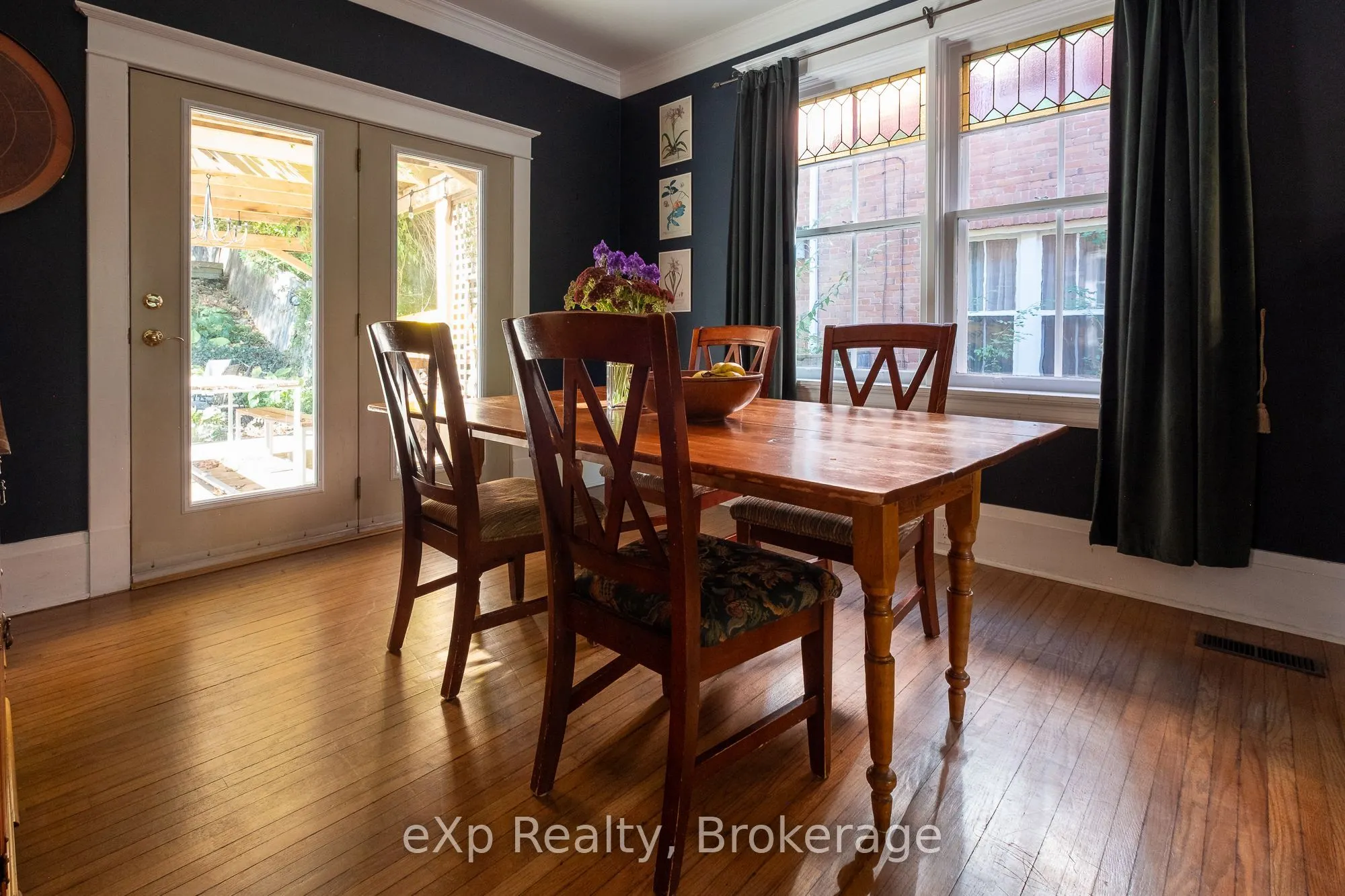 1090 4th Avenue A W