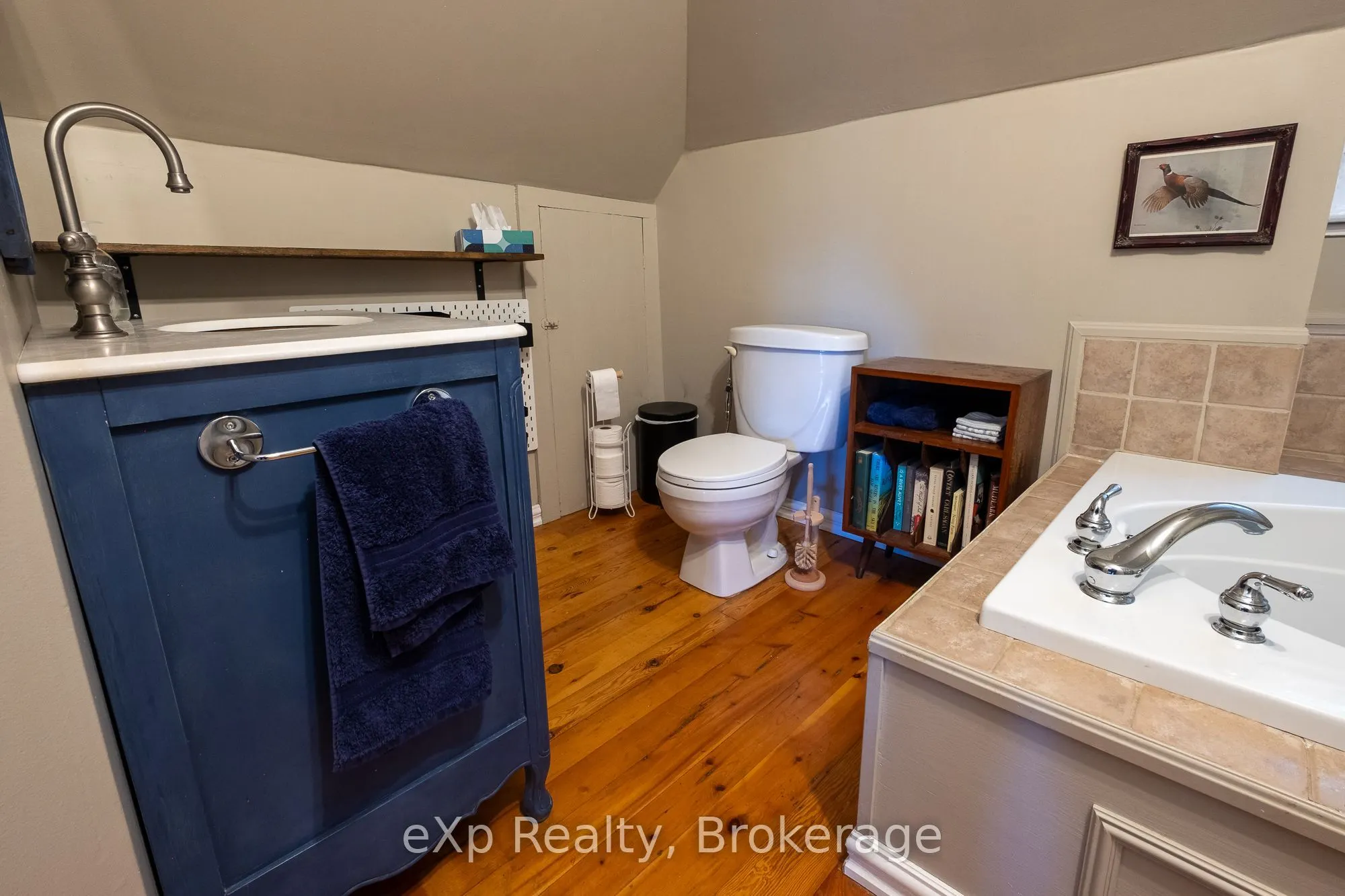 1090 4th Avenue A W