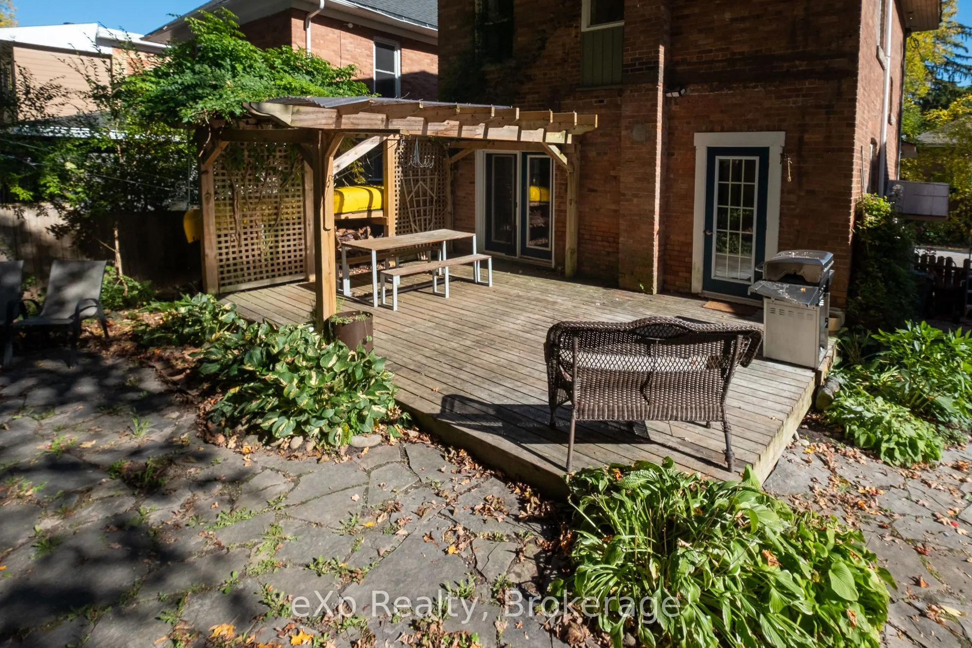 1090 4th Avenue A W