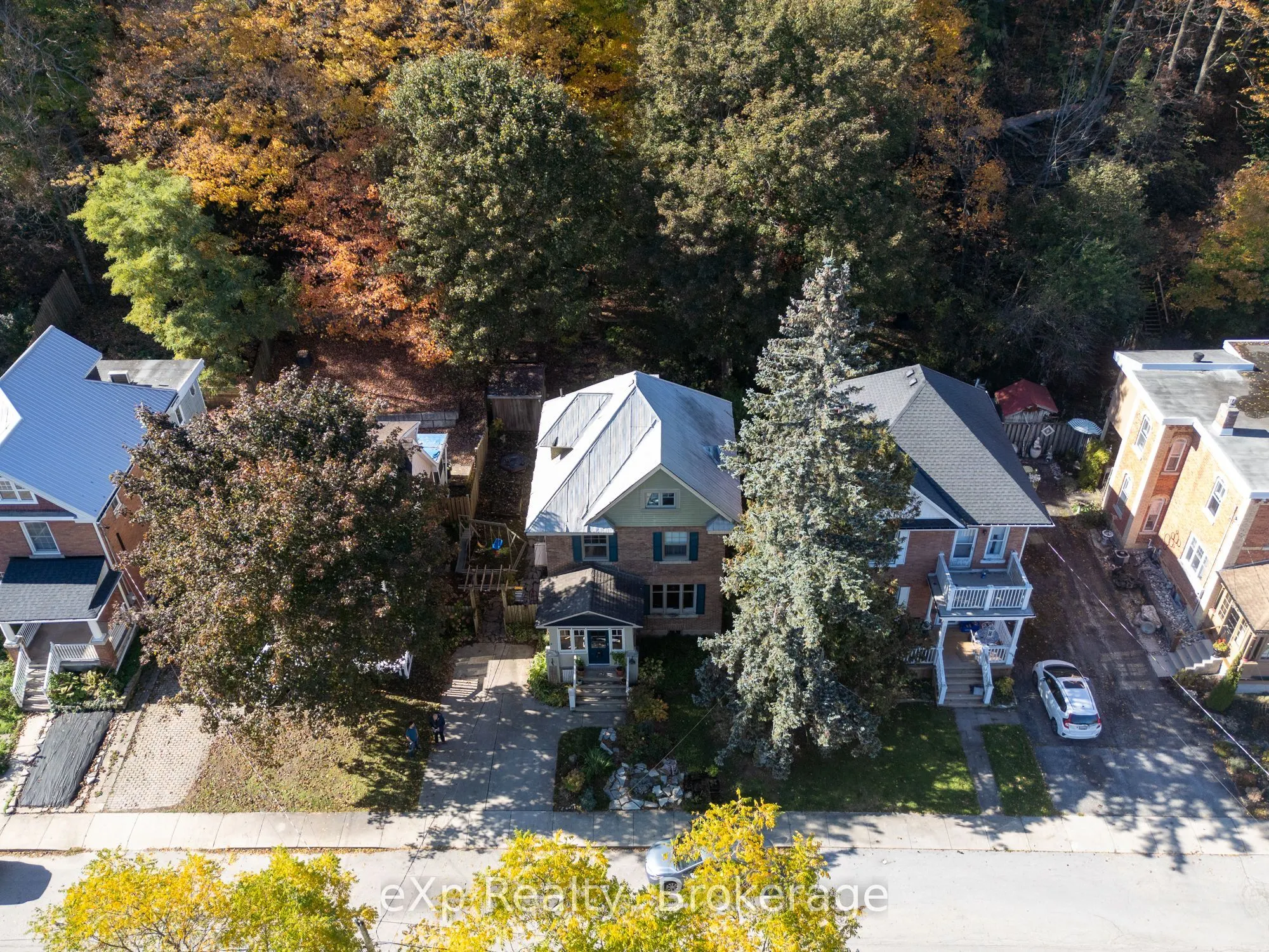 1090 4th Avenue A W