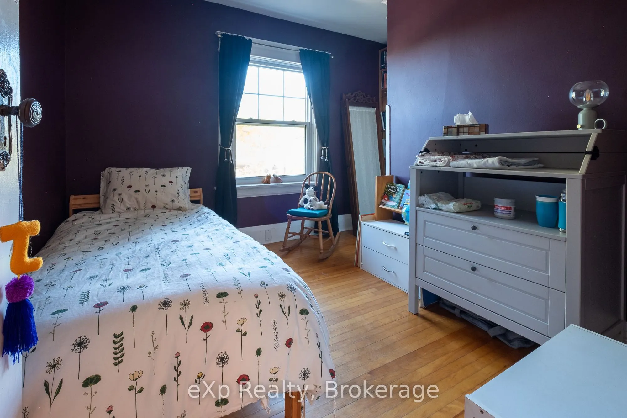 1090 4th Avenue A W