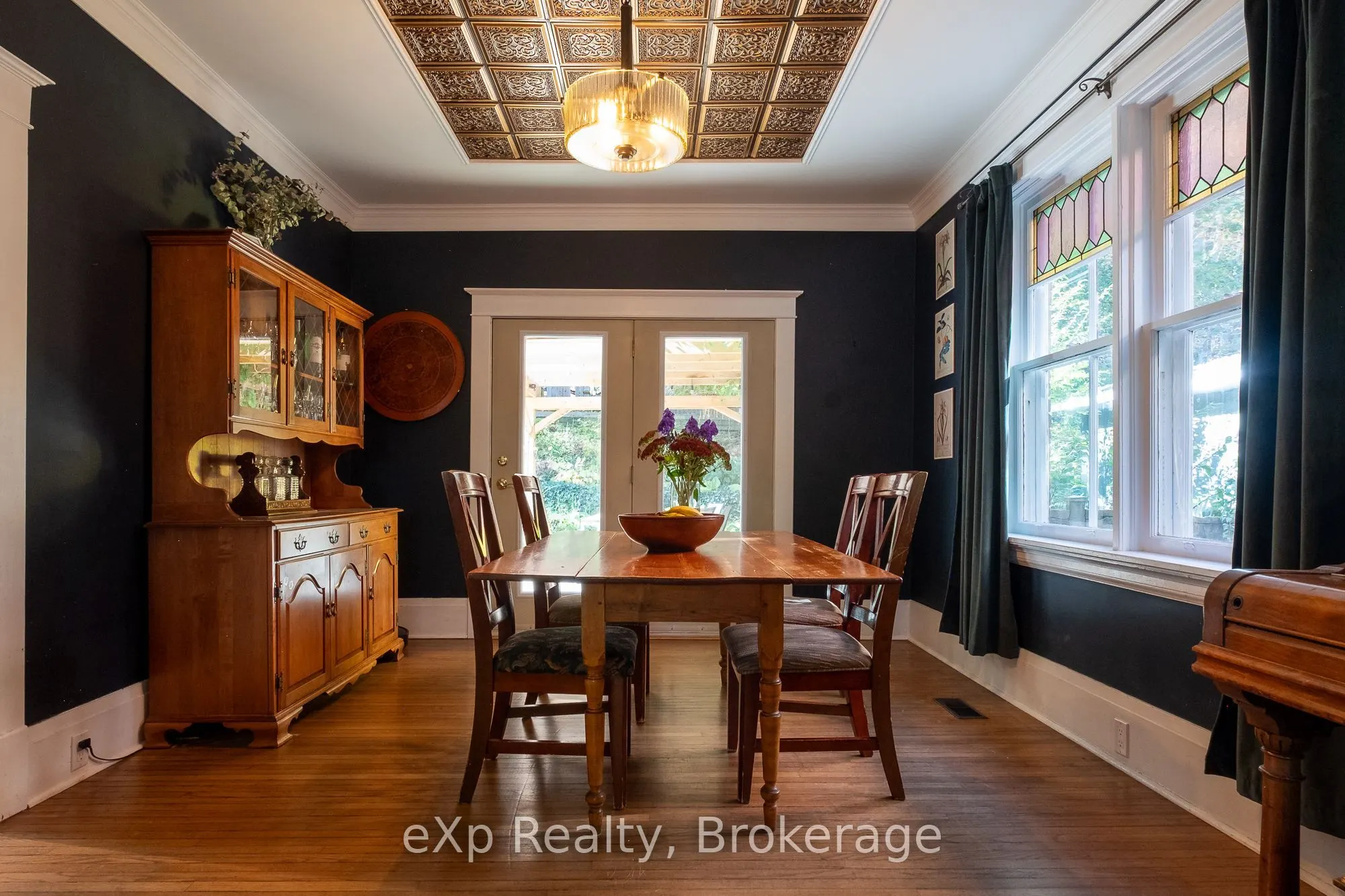 1090 4th Avenue A W