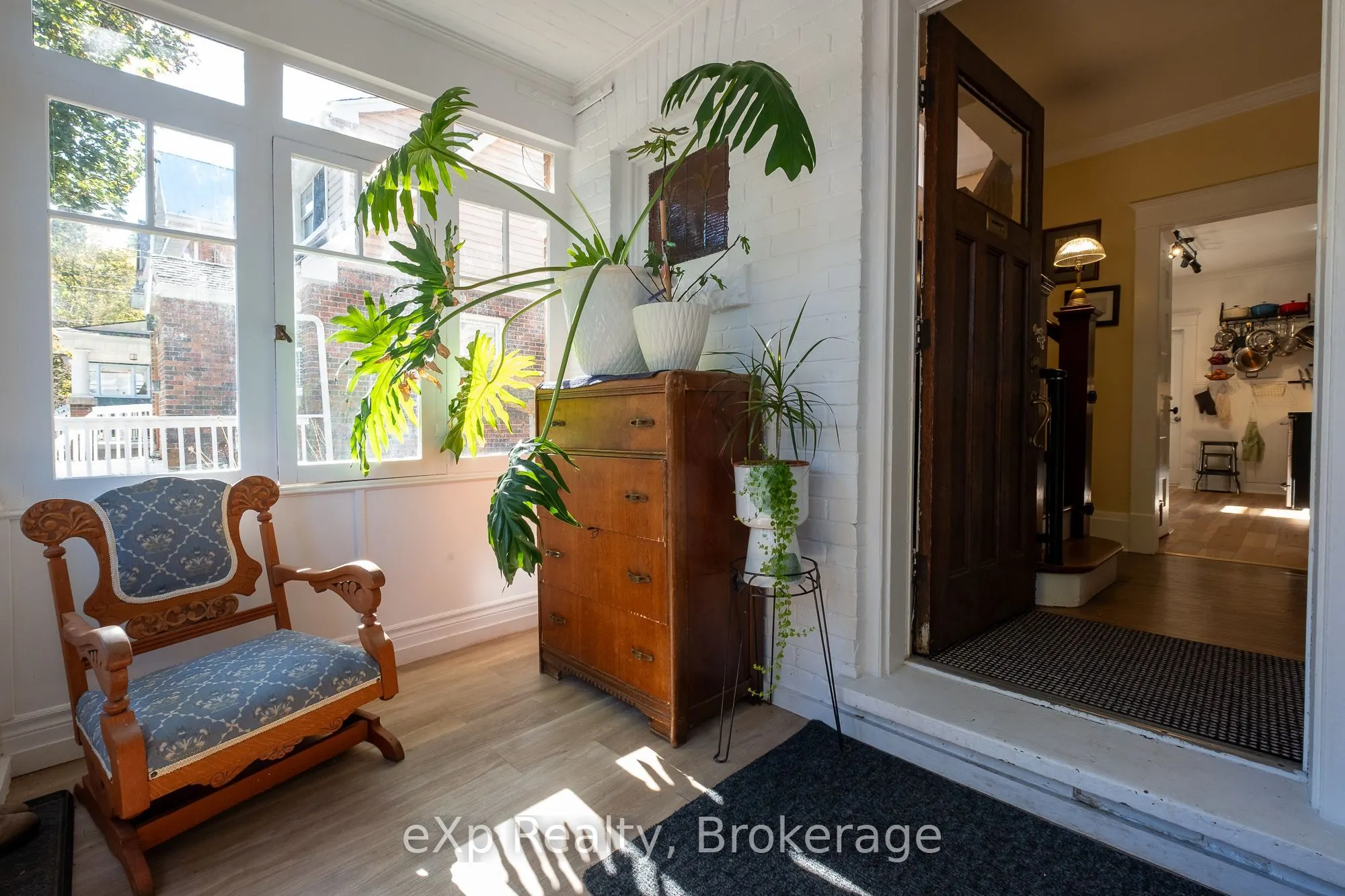 1090 4th Avenue A W