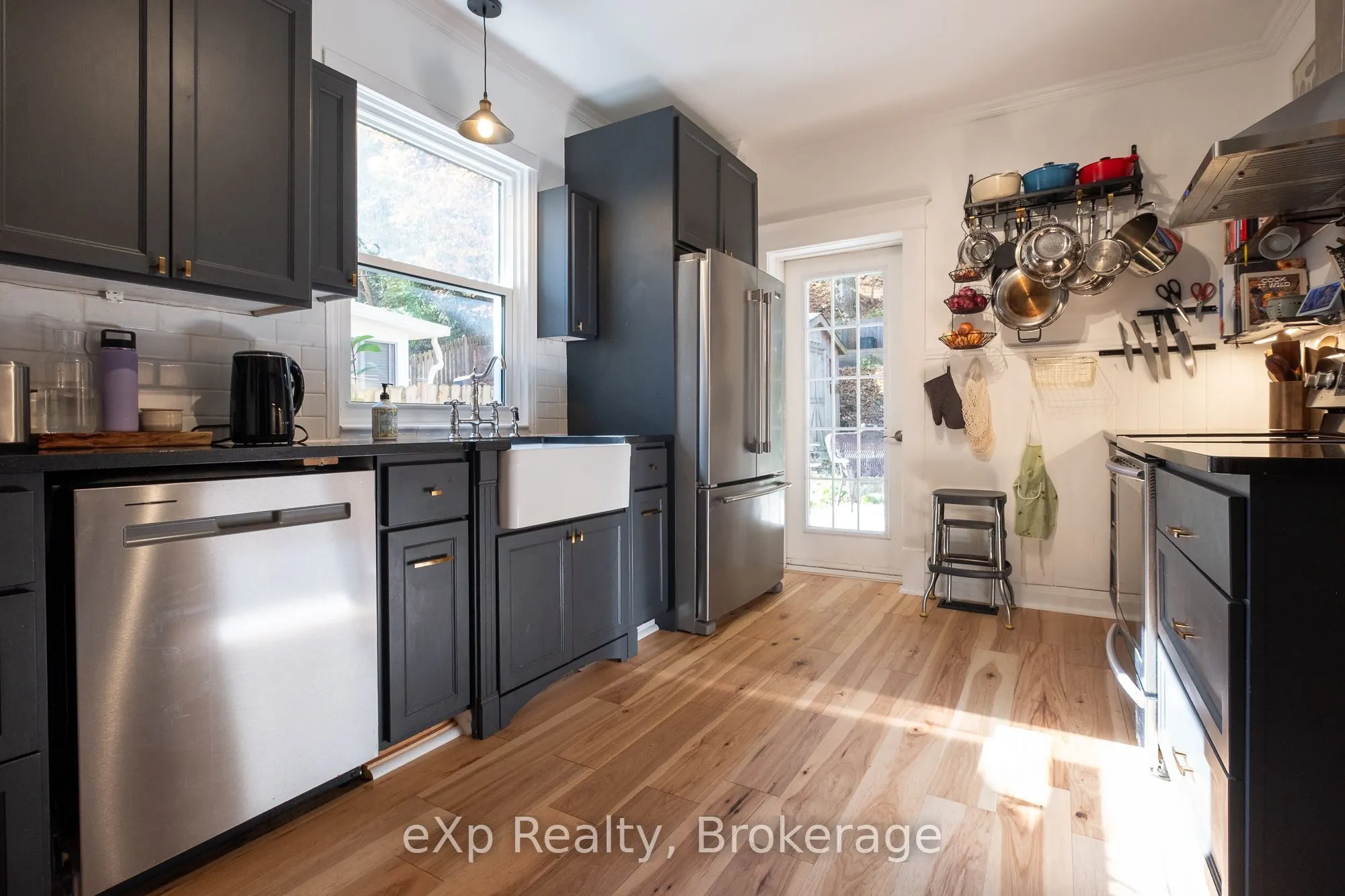 1090 4th Avenue A W