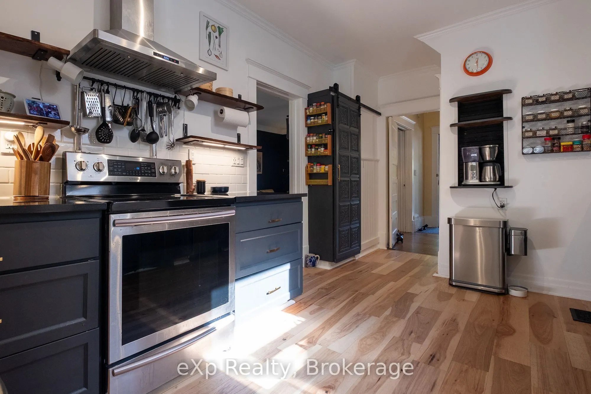 1090 4th Avenue A W