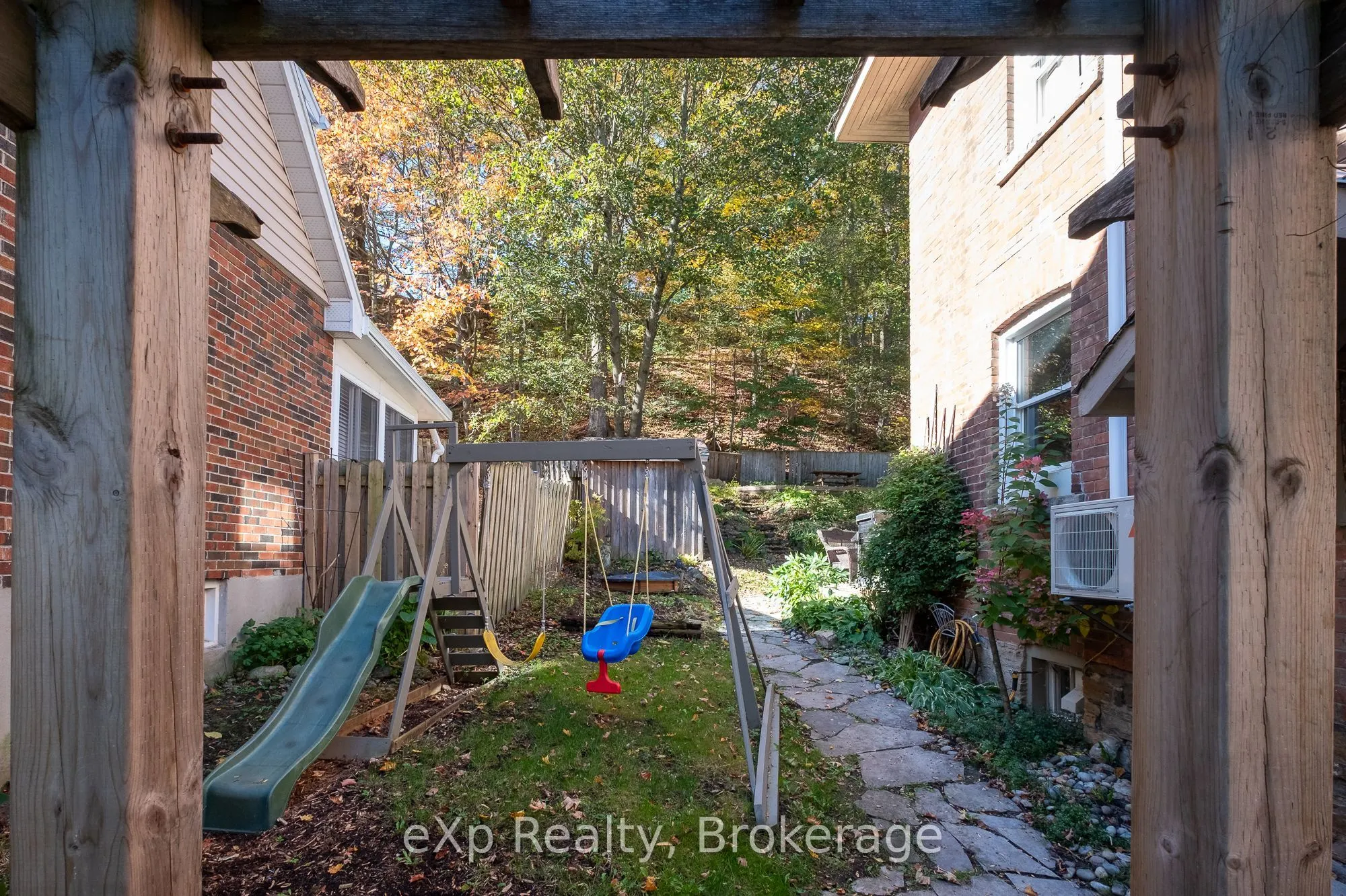 1090 4th Avenue A W