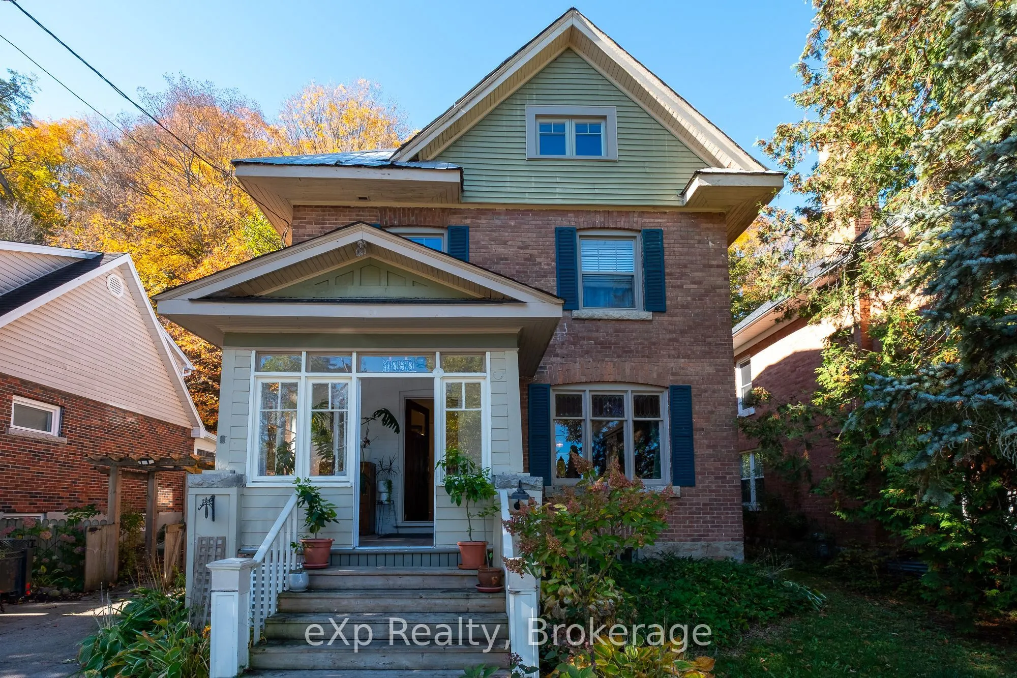 1090 4th Avenue A W