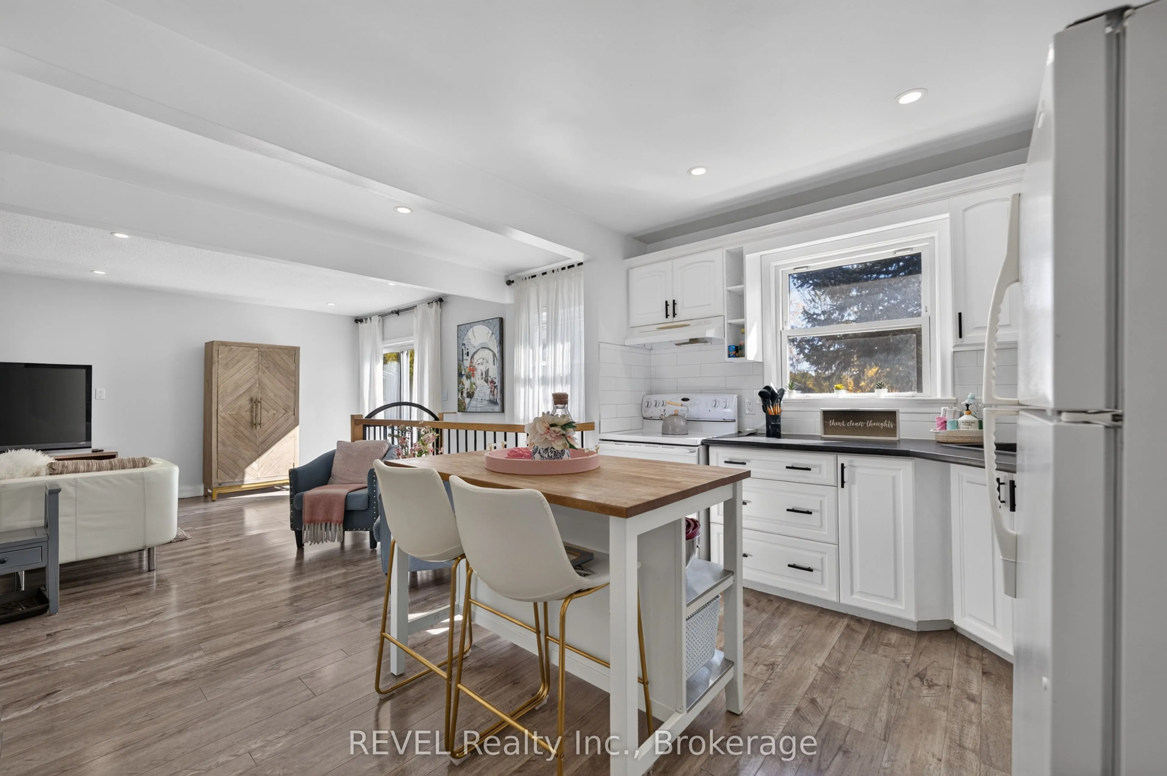 1329 NIAGARA STONE Road