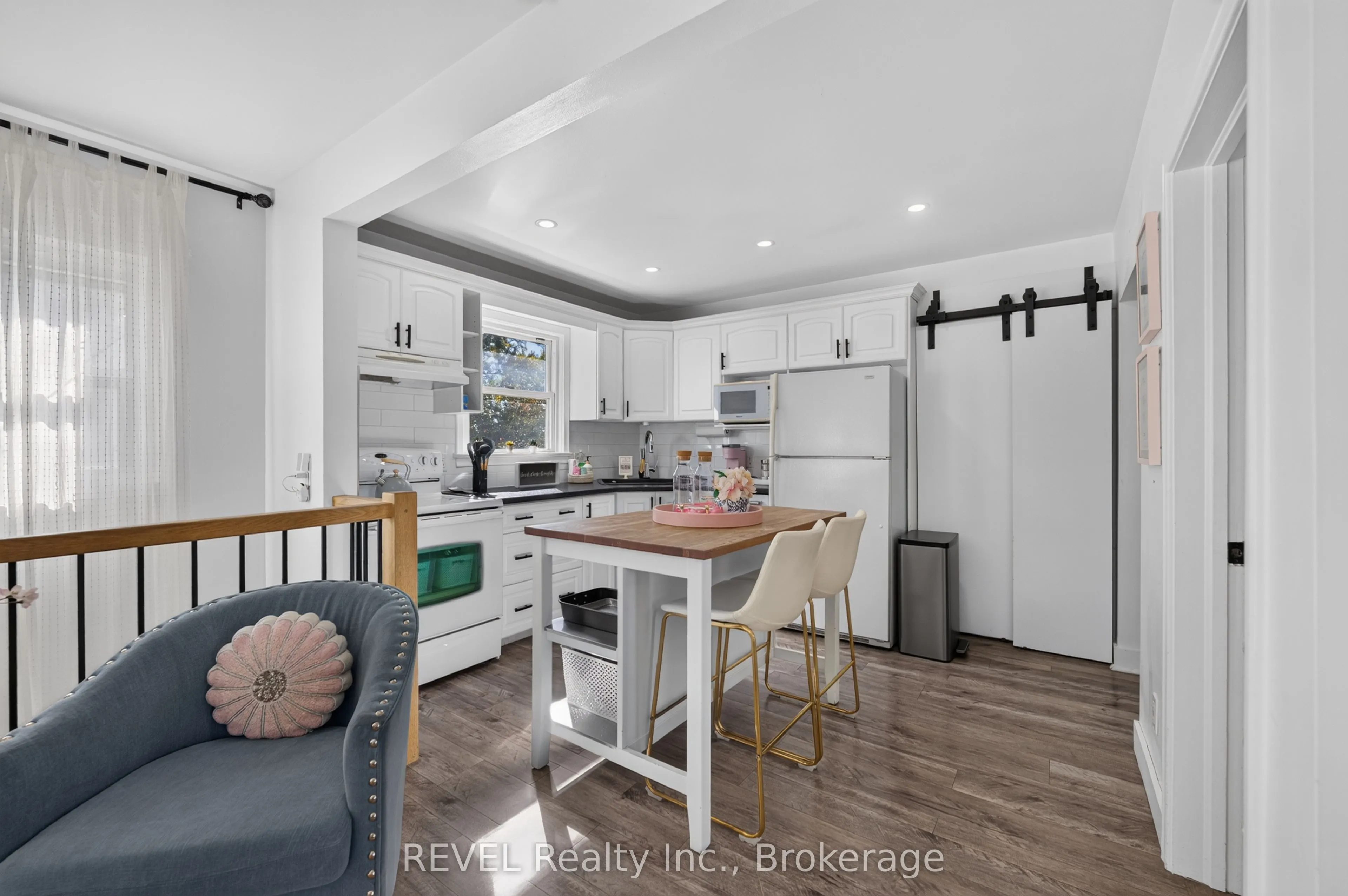 1329 NIAGARA STONE Road