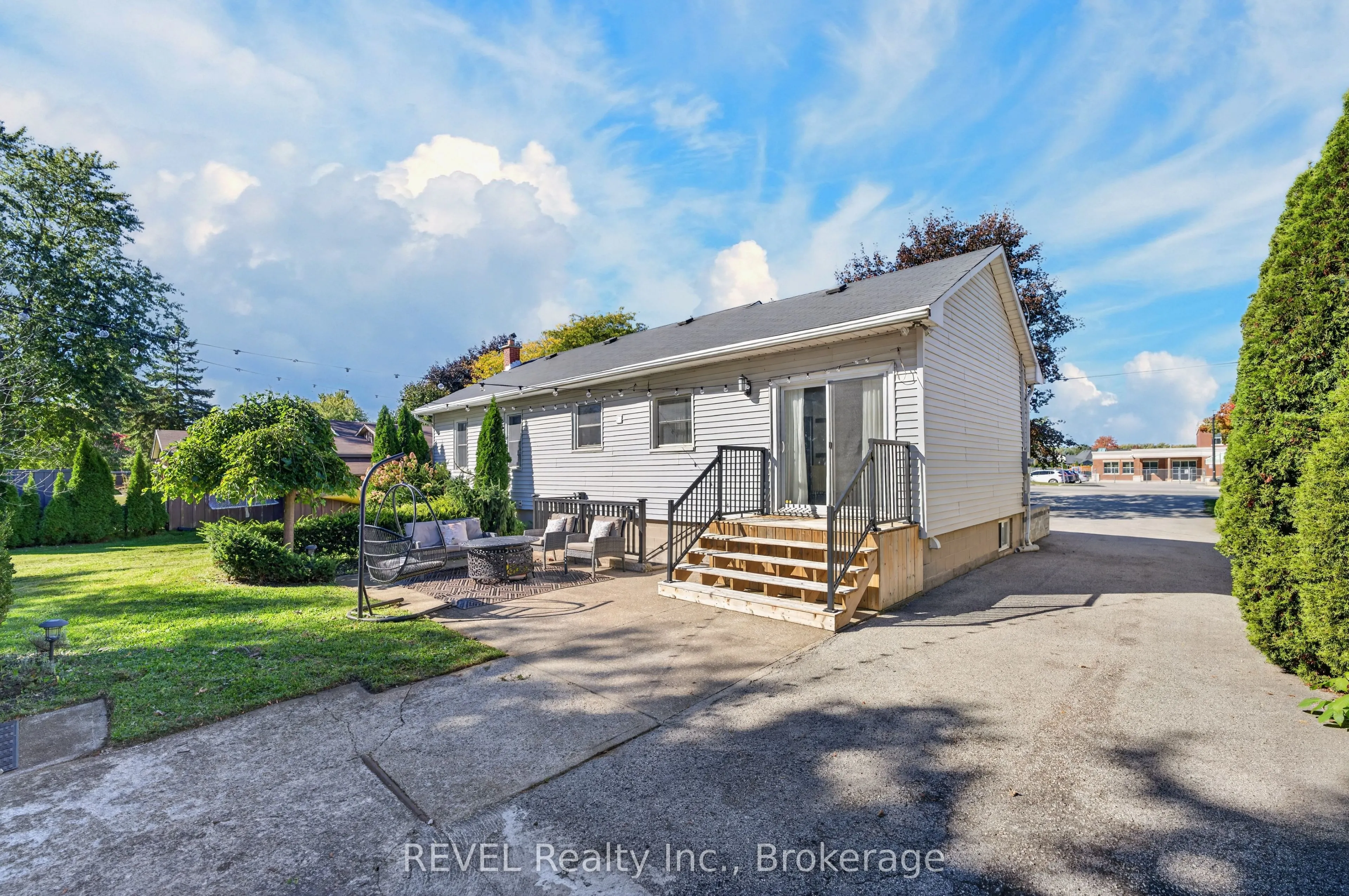 1329 NIAGARA STONE Road