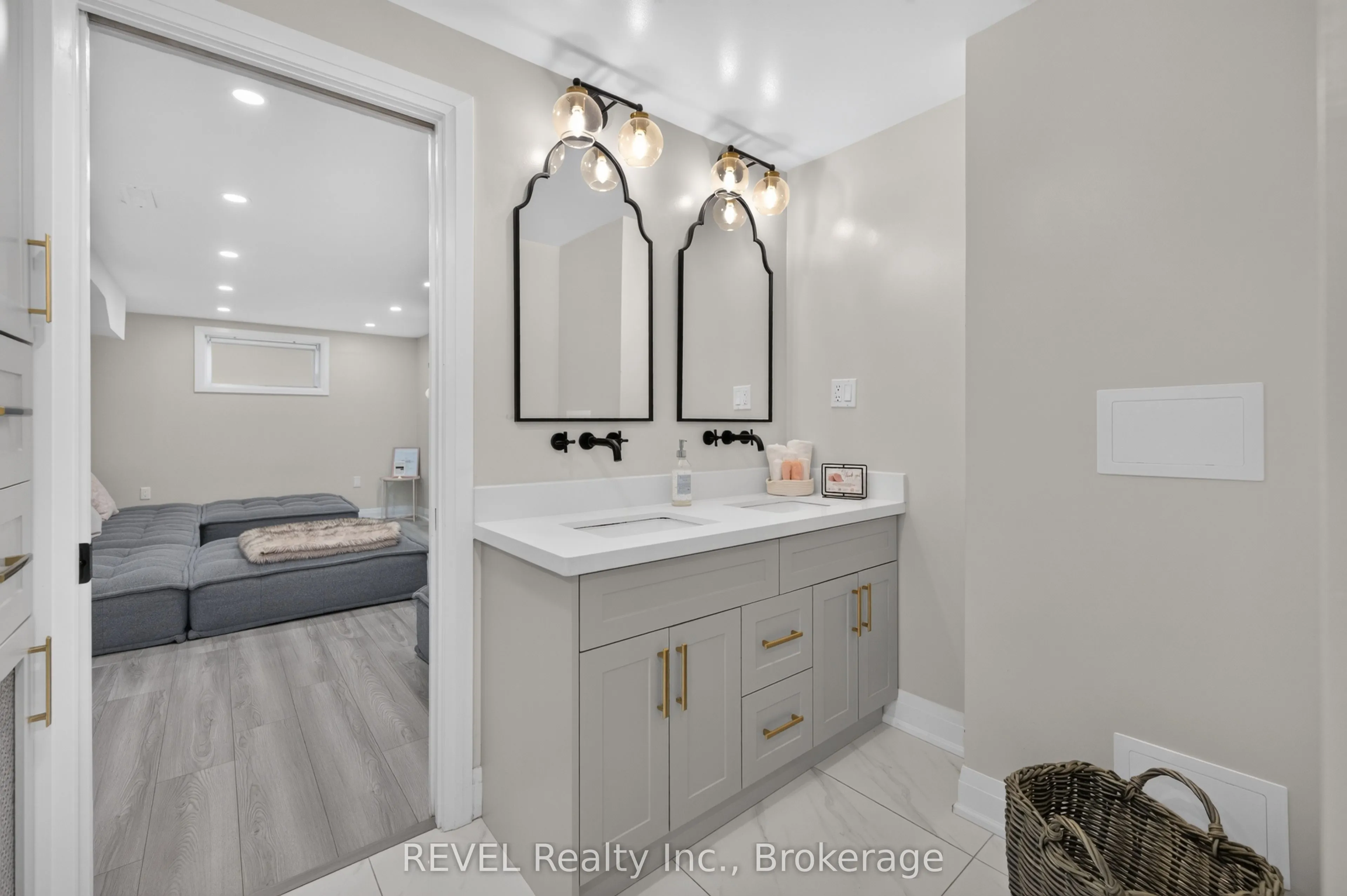 1329 NIAGARA STONE Road