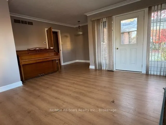 101 Colborne Street W