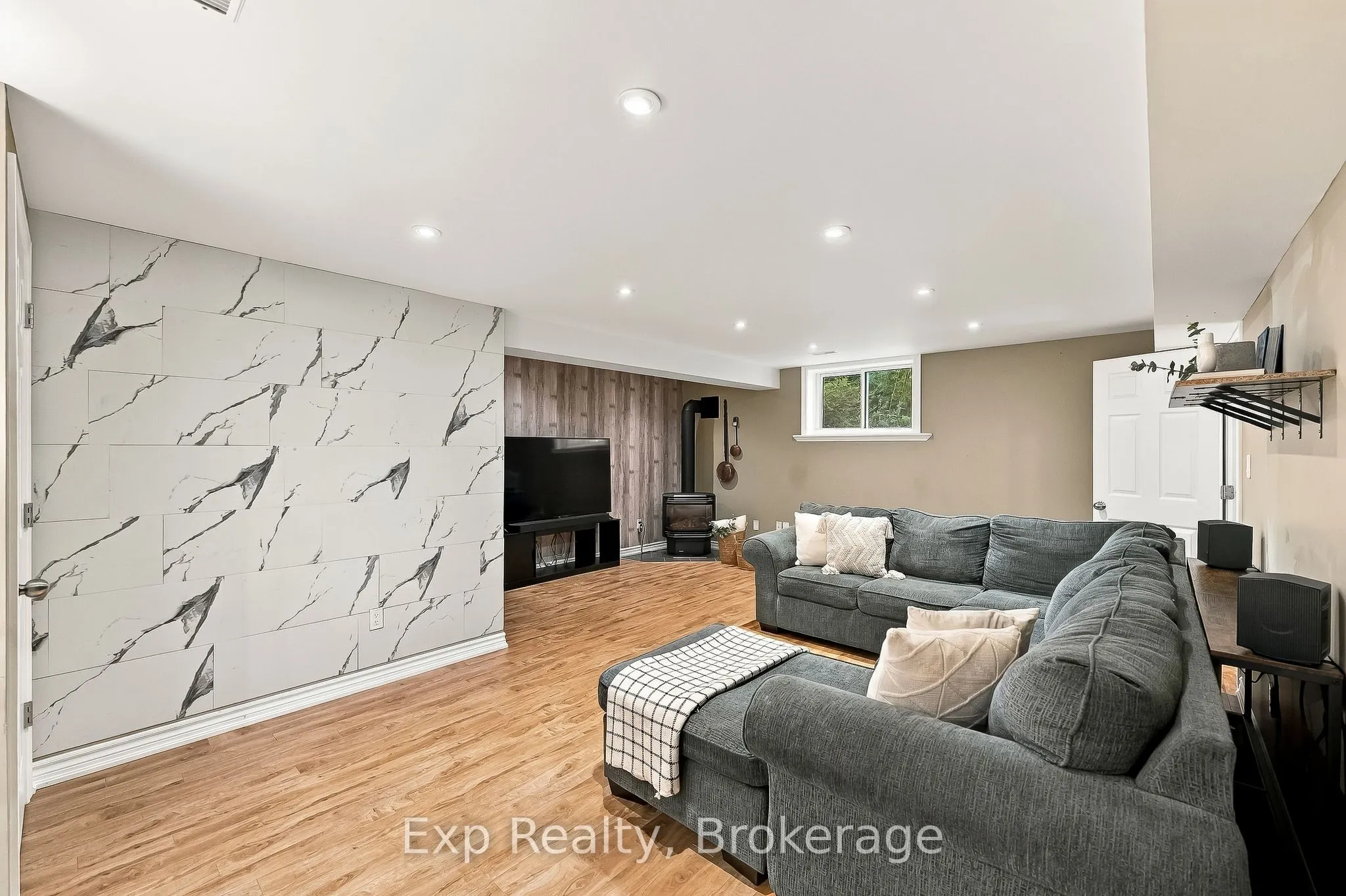 3835 Harwood Road