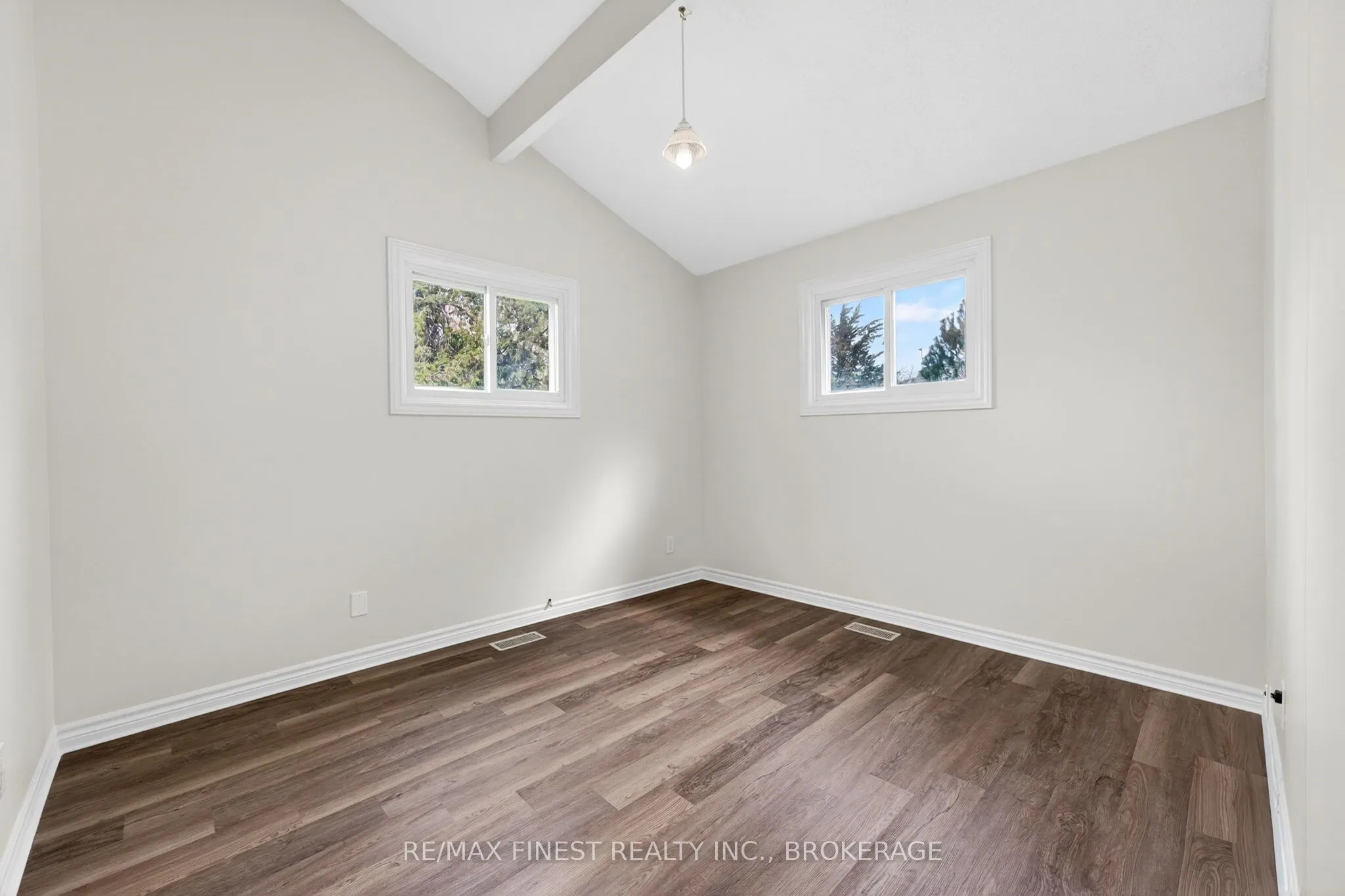 8 Sunrise Court