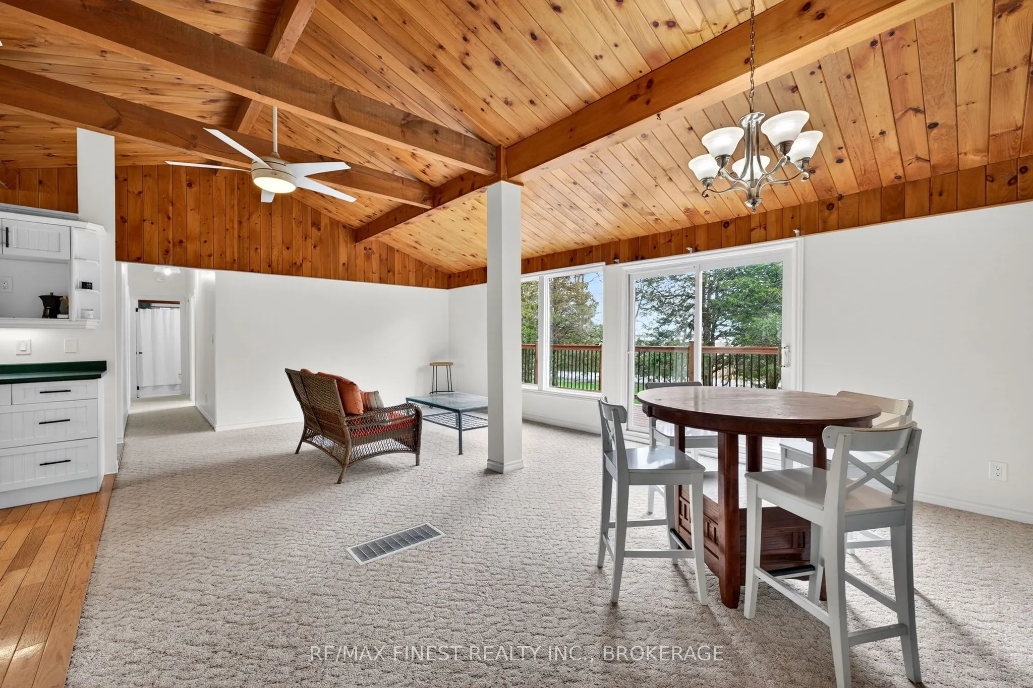 8 Sunrise Court