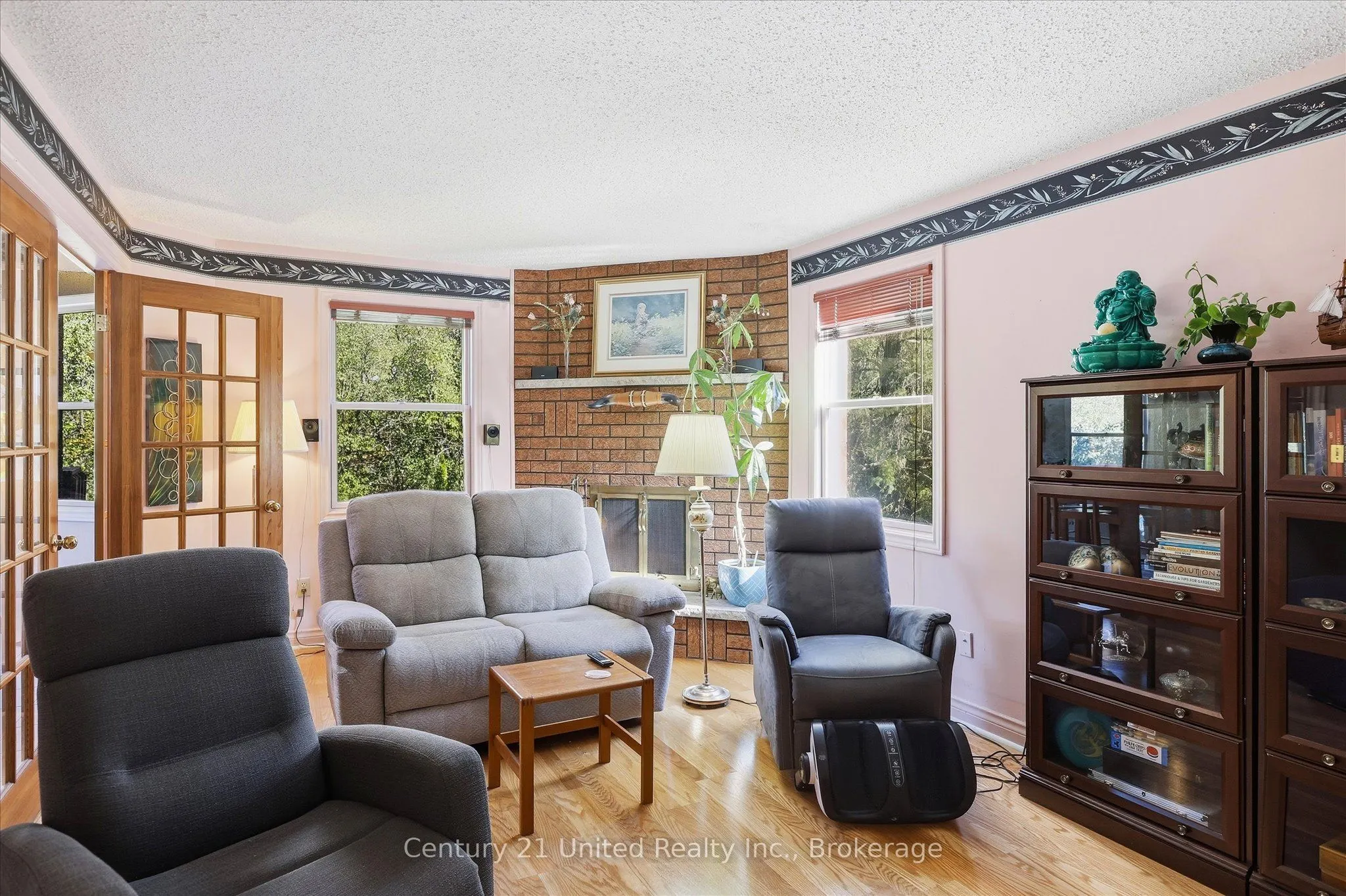 1600 Firwood Crescent