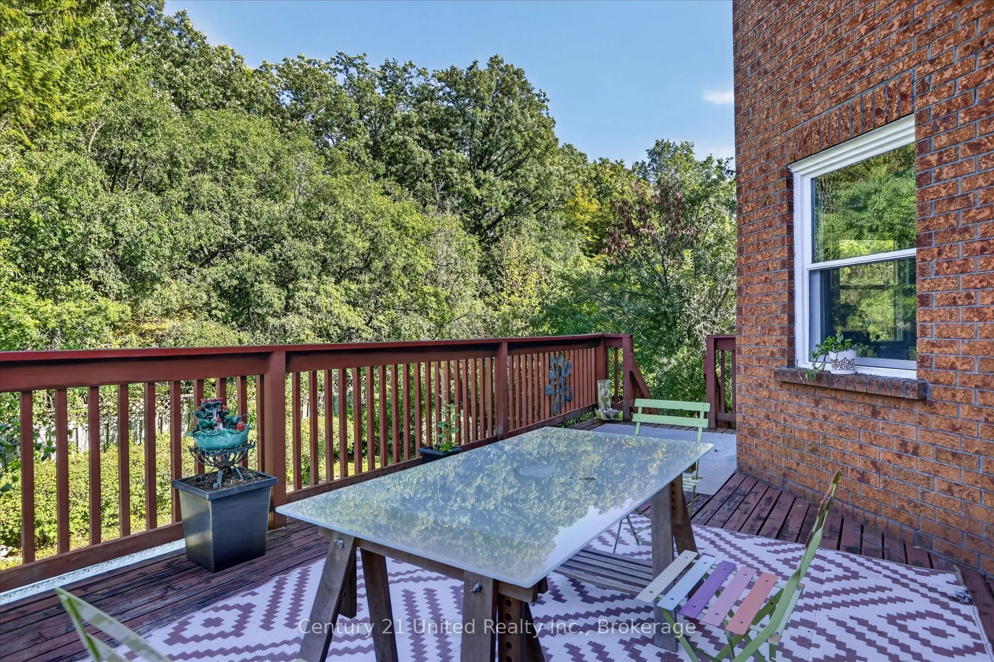 1600 Firwood Crescent