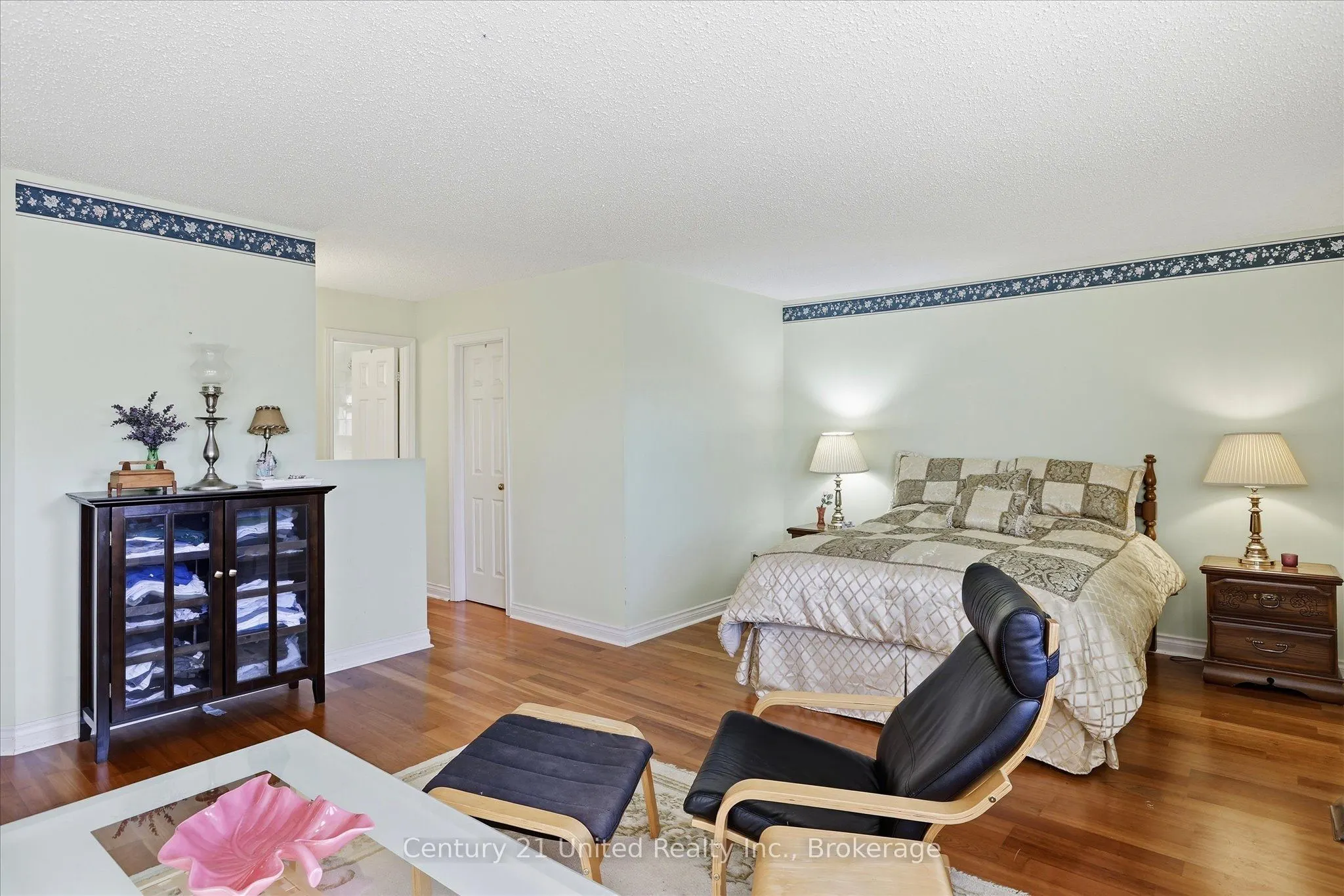 1600 Firwood Crescent