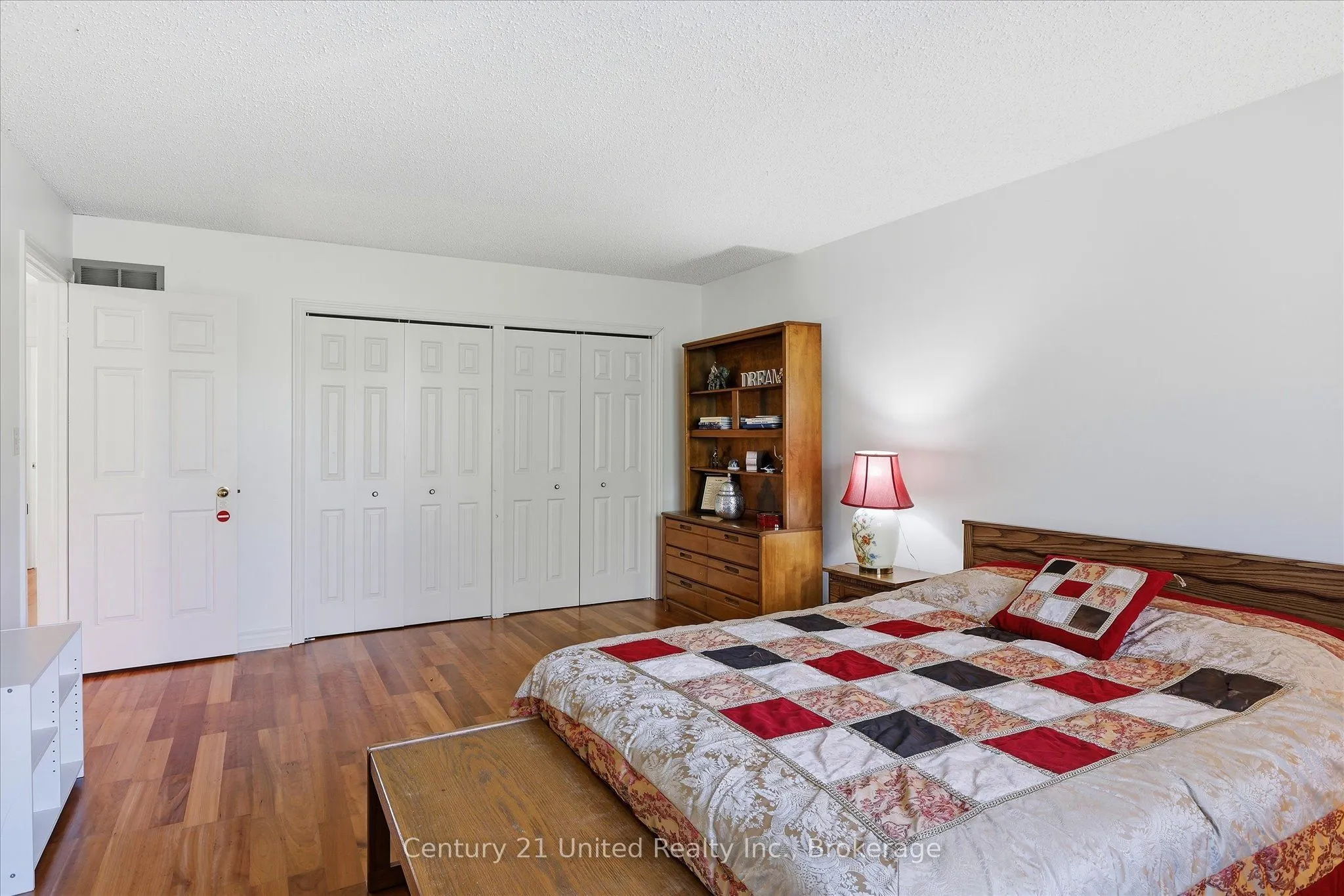 1600 Firwood Crescent