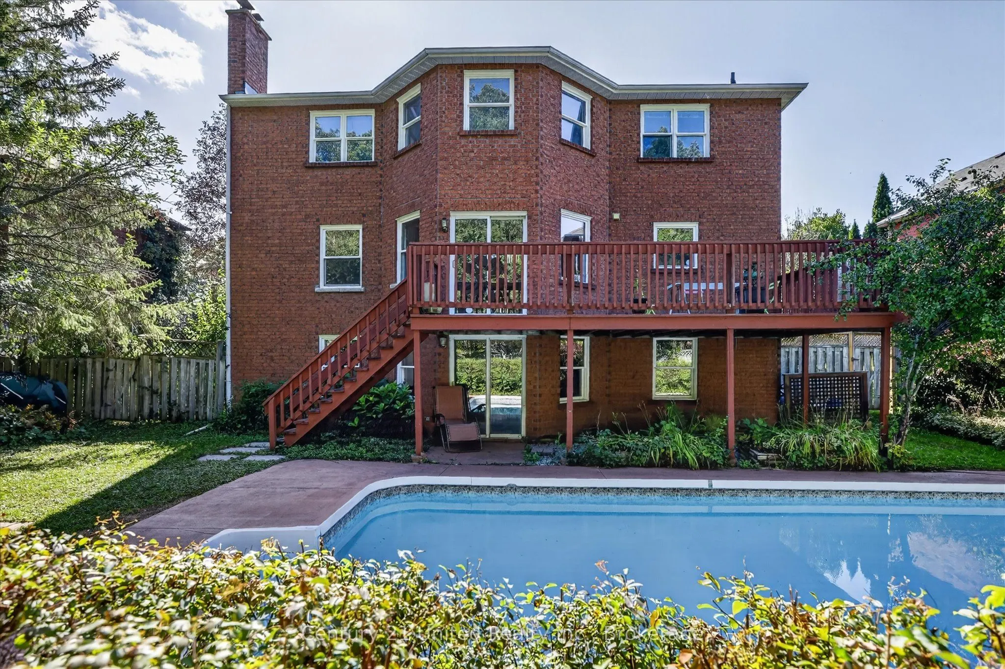 1600 Firwood Crescent