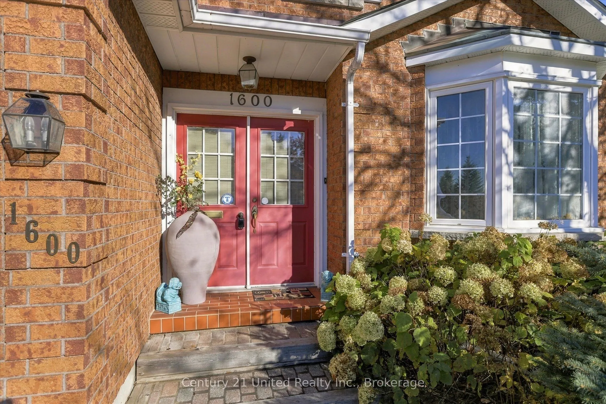 1600 Firwood Crescent
