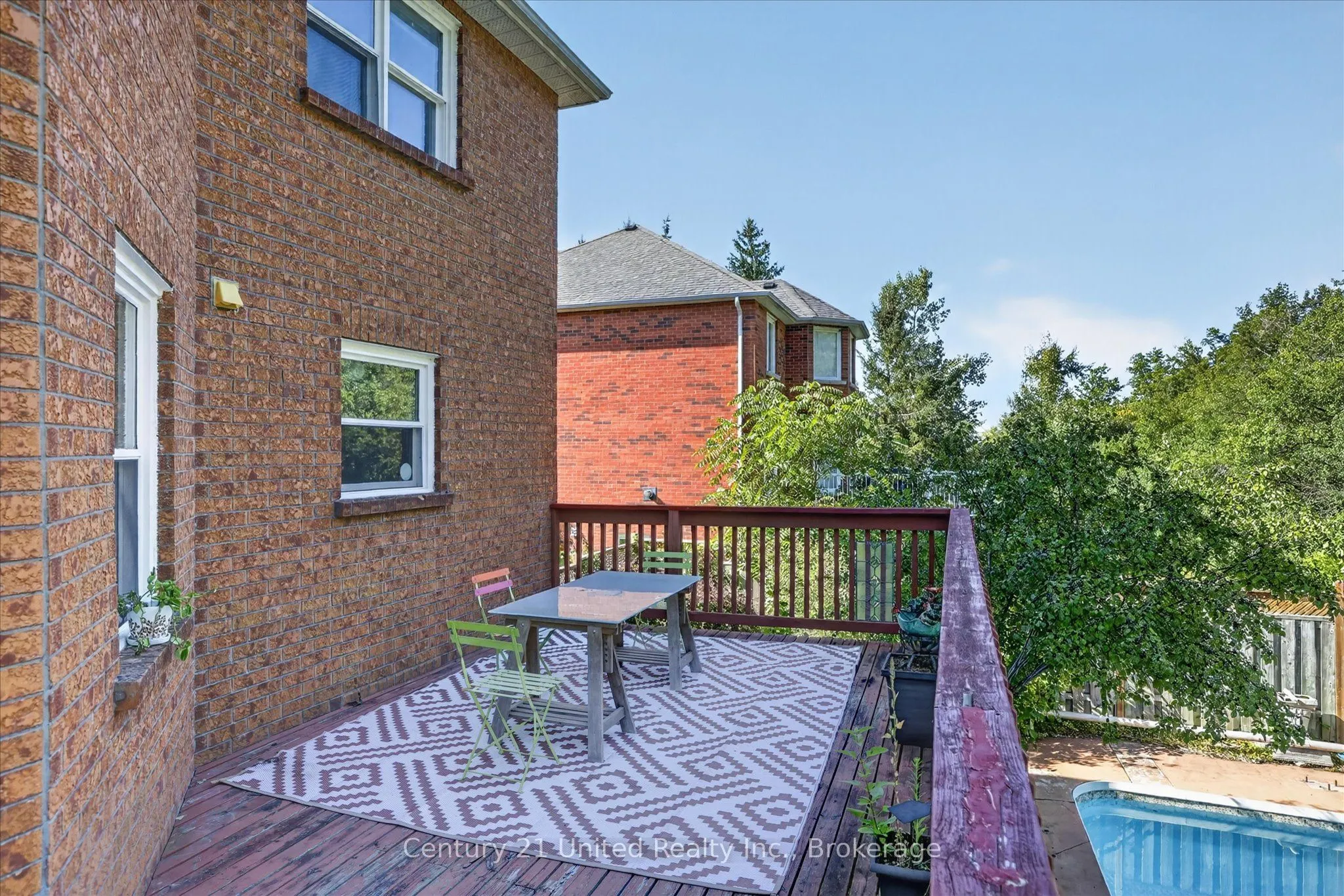 1600 Firwood Crescent