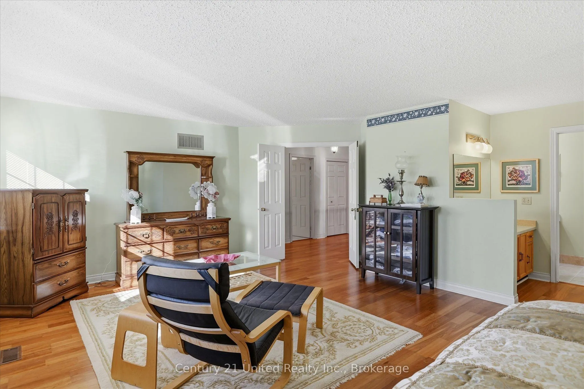 1600 Firwood Crescent