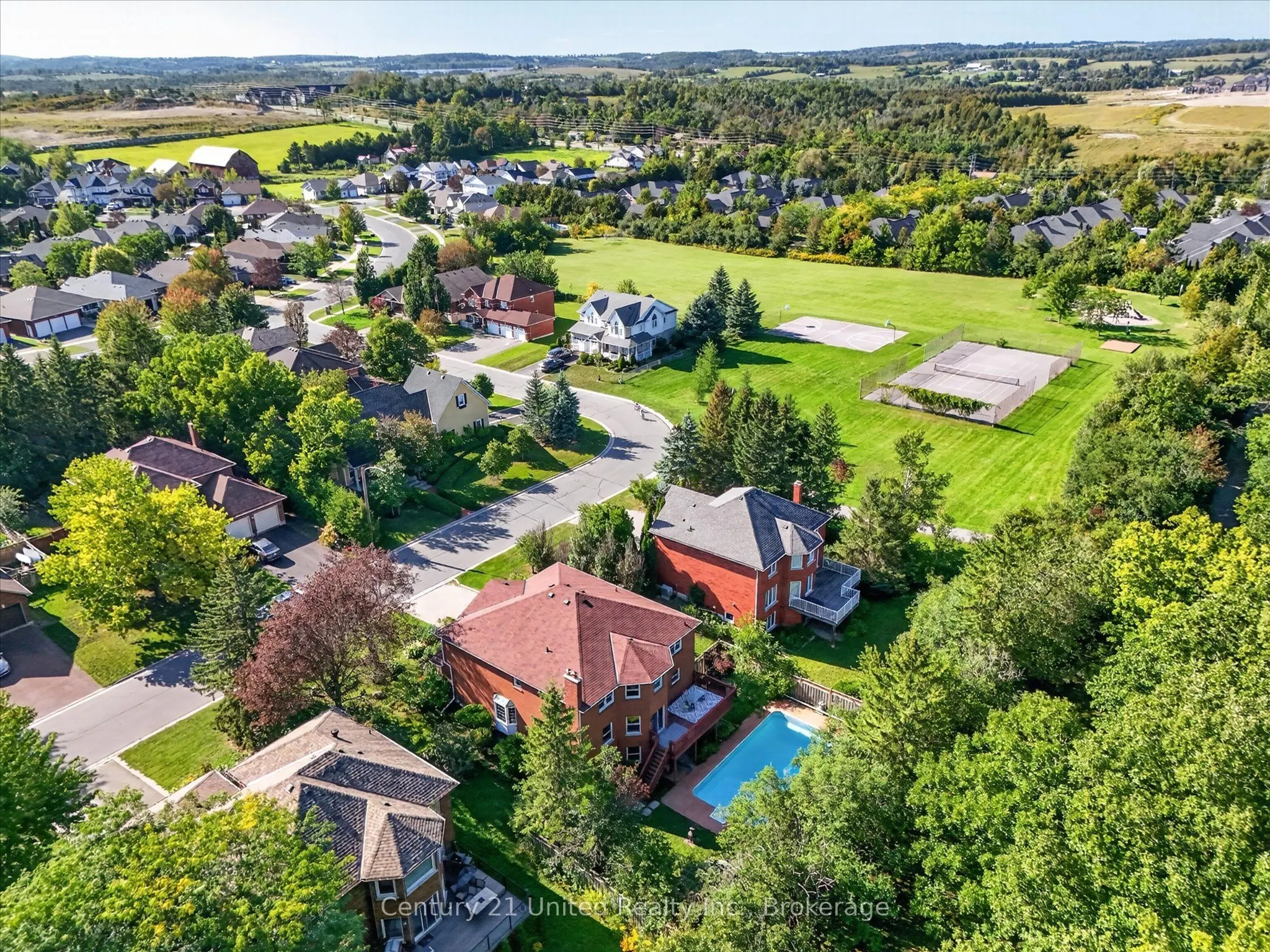 1600 Firwood Crescent