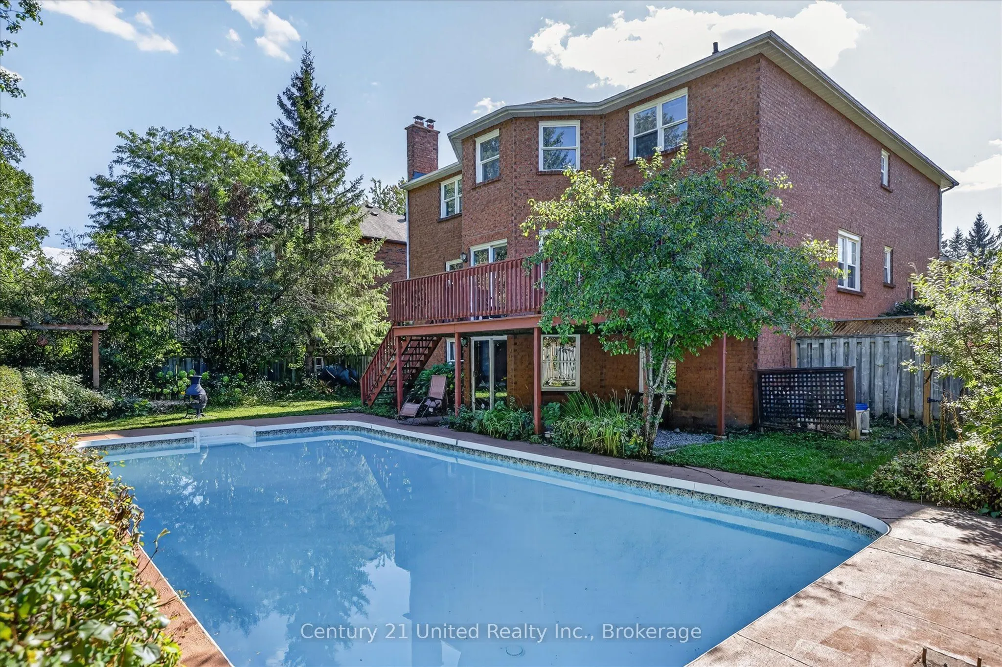1600 Firwood Crescent