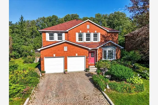 1600 Firwood Crescent