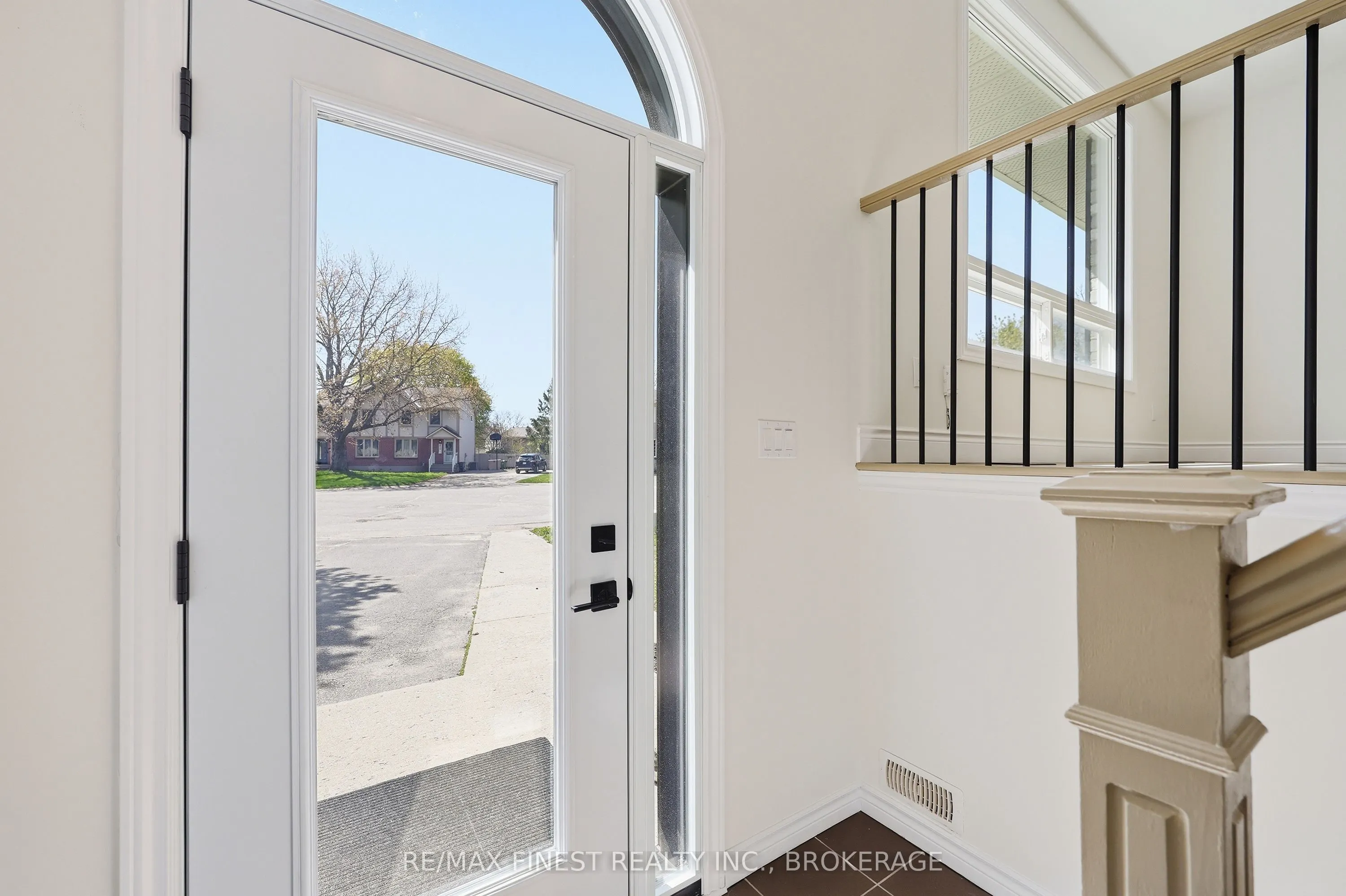 882 BEACONHILL Court