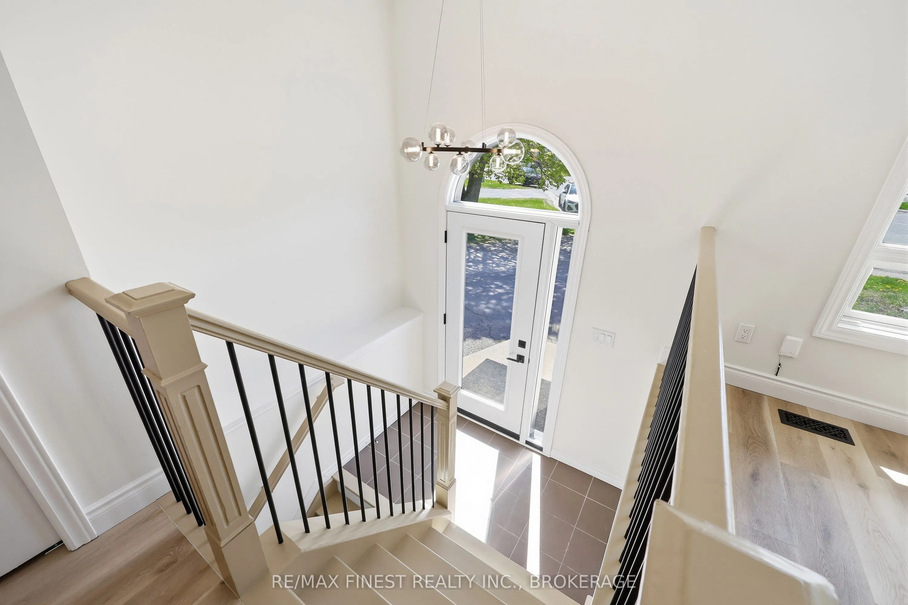 882 BEACONHILL Court