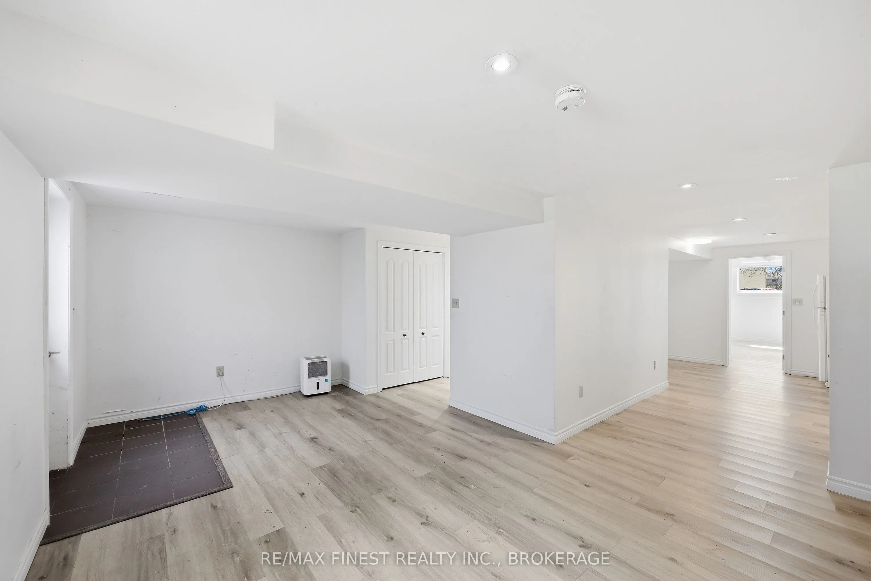 882 BEACONHILL Court