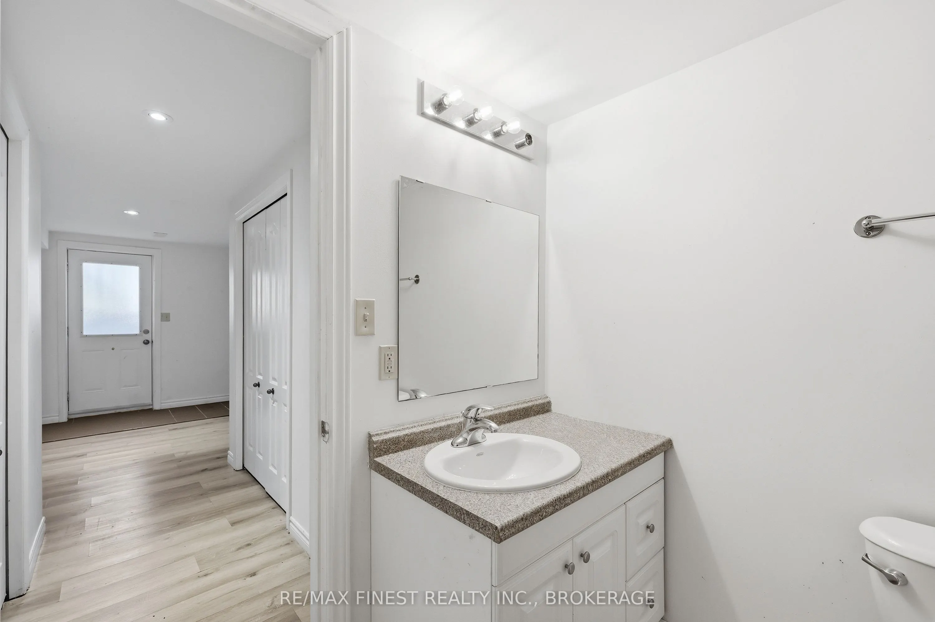 882 BEACONHILL Court