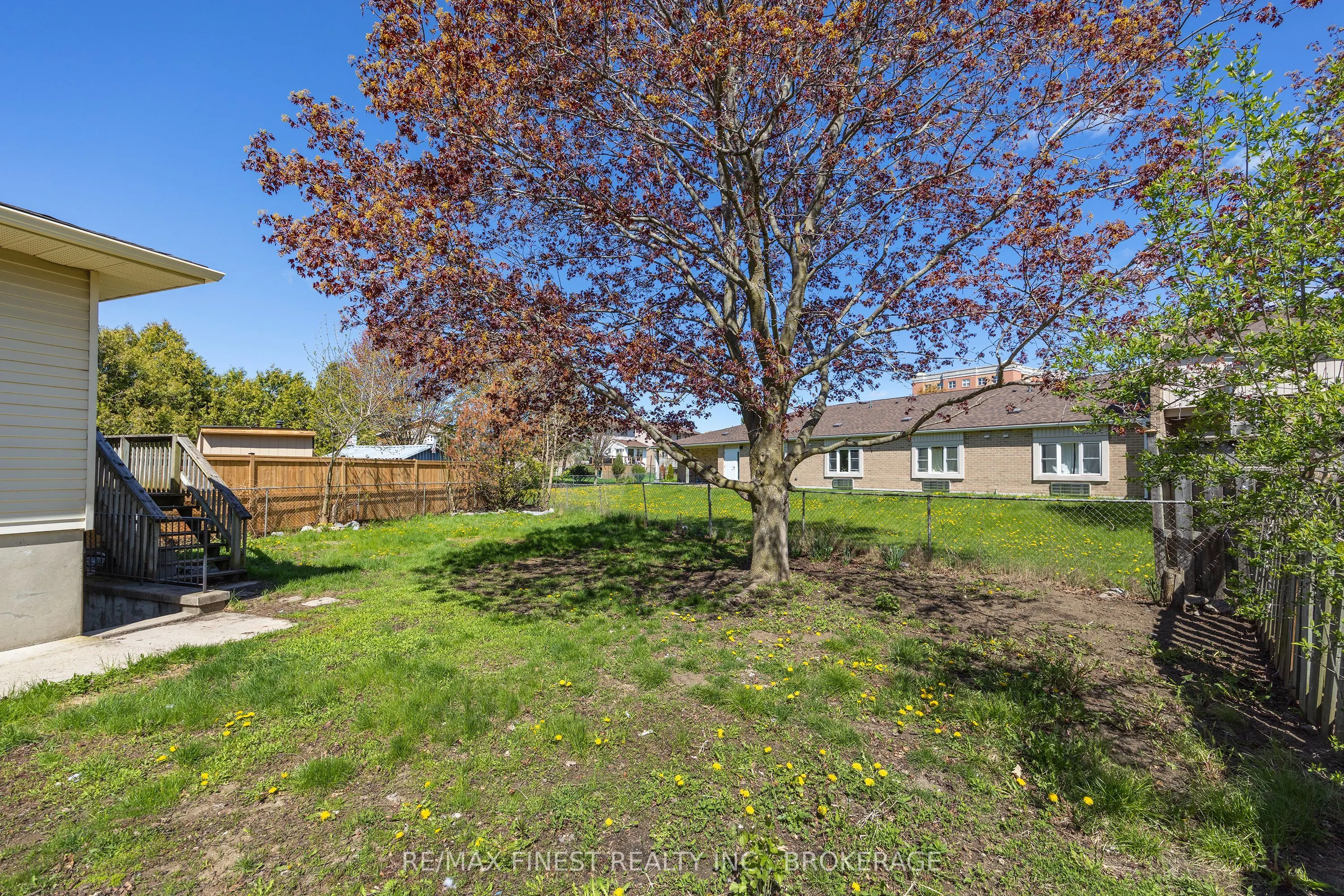 882 BEACONHILL Court