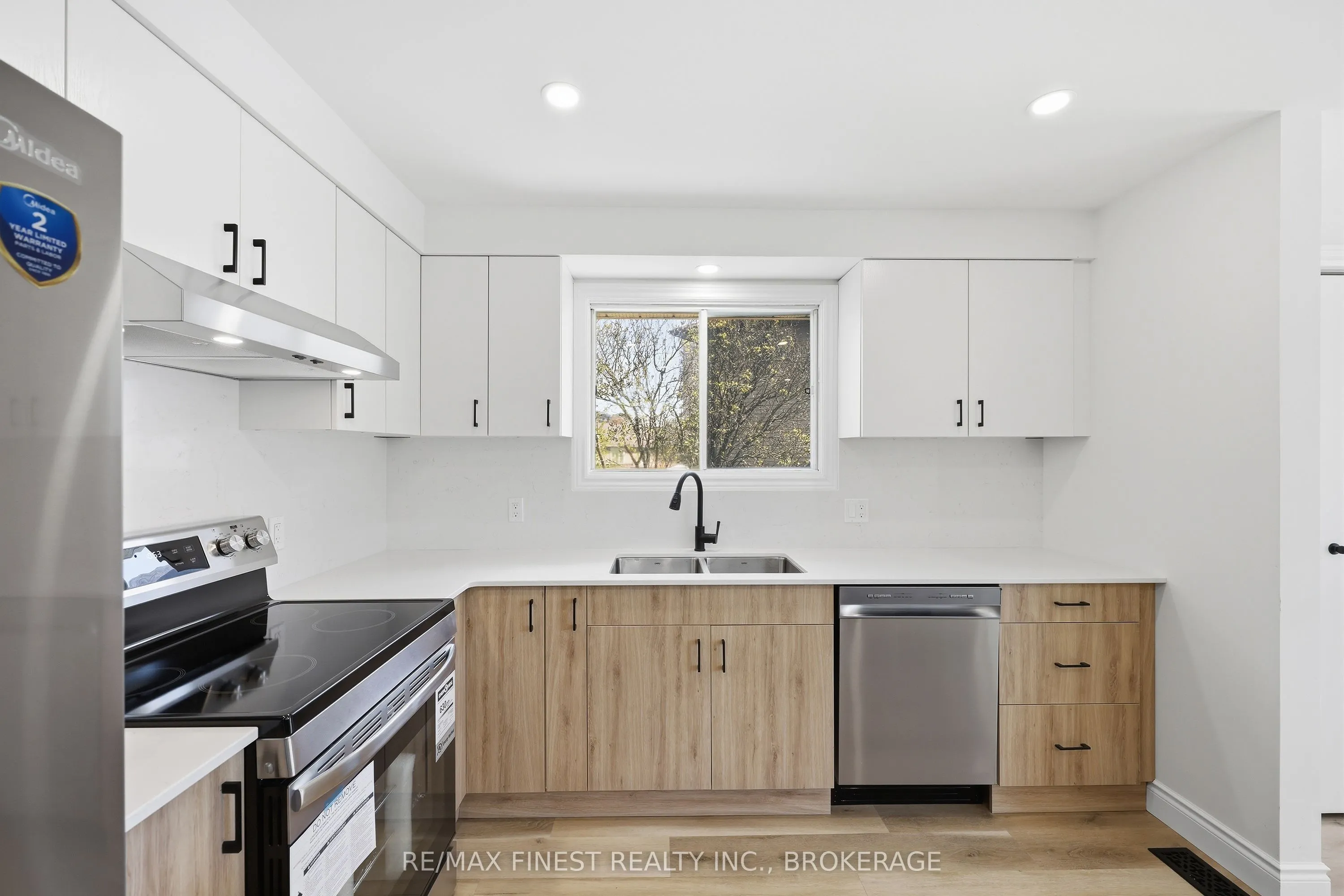 882 BEACONHILL Court