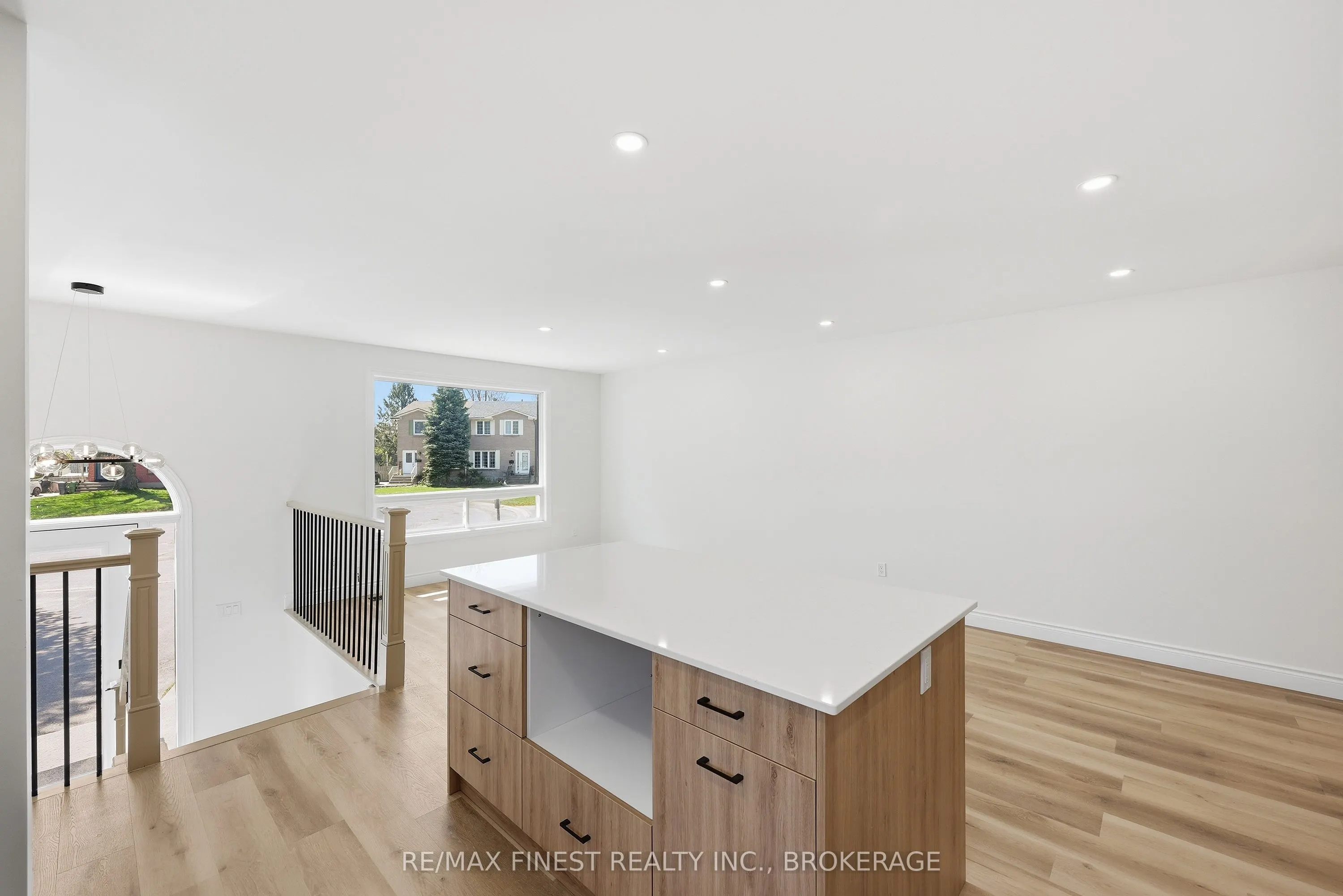 882 BEACONHILL Court