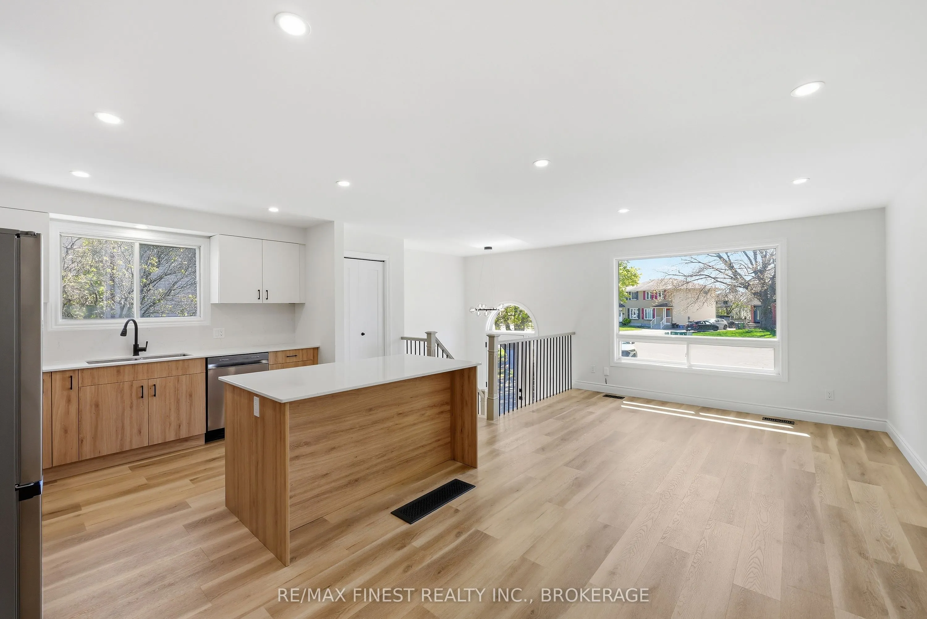 882 BEACONHILL Court